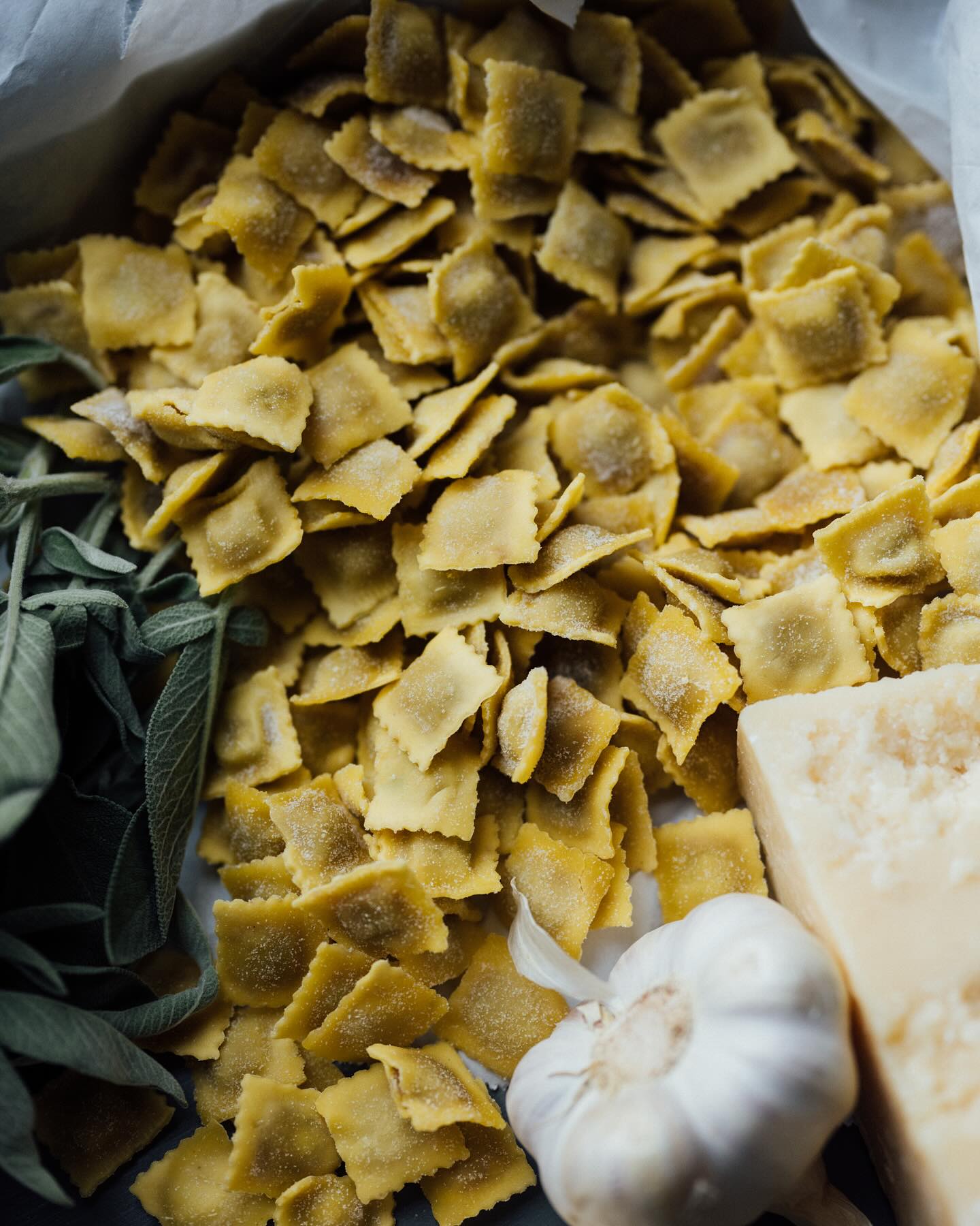 Weekend dinner 🧄🌾 What are you having?
•
•
•
#food #italian #castellodivaglio #piemonte #italianfood #pasta #italy