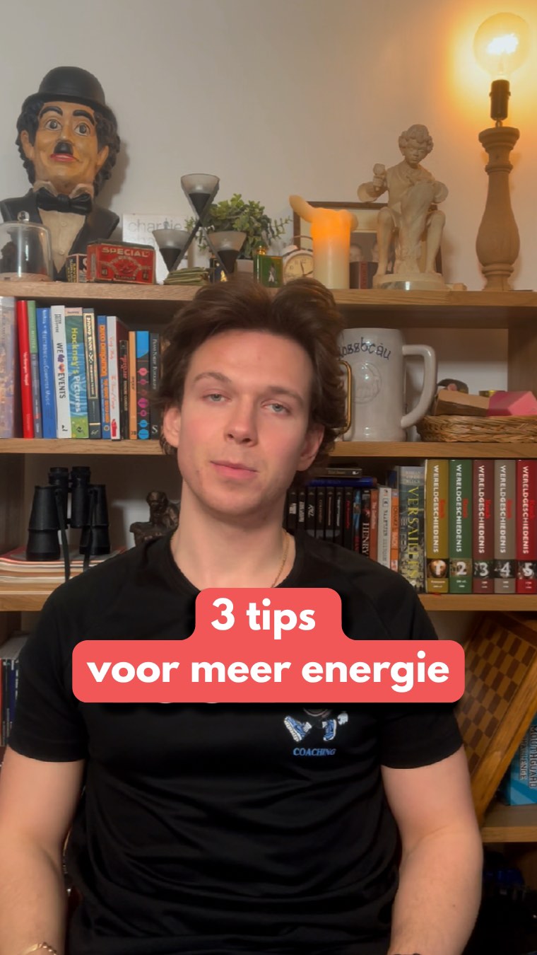 3 TIPS VOOR MEER ENERGIE ⚡️
1. Gebruik geen gsm een uur voor het slapen en geef je hersenen zo de nodige rust 📴🤯
2. Vermijd cafeïne een uur na het ontwaken en 6u voor het slapengaan ☕️😴
3. Drink een groot glas water na het ontwaken voor meer energie 🚰⚡️
Pas jij deze tips al toe?
📑: Höhn C, Schmid SR, Plamberger CP, Bothe K, Angerer M, Gruber G, Pletzer B, Hoedlmoser K. Preliminary Results: The Impact of Smartphone Use and Short-Wavelength Light during the Evening on Circadian Rhythm, Sleep and Alertness. Clocks Sleep. 2021 Jan 22;3(1):66-86.
#personaltrainer #lifestyle #lifestyleguide #coaching #personalgrowth #lifehacks #energy