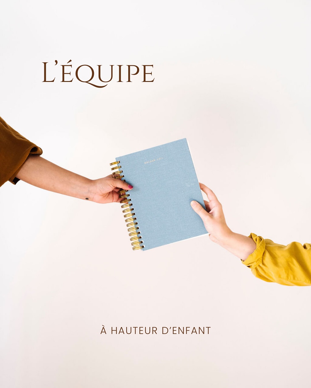 ✨ Deux parcours, une même vision : celle de replacer l’enfant et la famille au cœur de l’expérience.
L’art d’accueillir les familles.
Avec mon associée Sophie, nous avons uni nos expertises - Éducation & Hôtellerie haut de gamme - pour fonder À hauteur d’enfant.
💌 Notre ambition ? Valoriser la place de l’enfant et sublimer les liens familiaux dans tous les lieux d’hôtellerie, grâce à une approche innovante inspirée de la philosophie Montessori et du slow luxury.
Parce que l’enfance mérite autant d’attention, de soin et de créativité que l’accueil des adultes, À hauteur d’enfant ouvre la voie à une nouvelle vision de l’hospitalité et de l’expérience.
#Ahauteurdenfant #equipe #Montessori #Kidsfriendly #Familyfriendly #Kidsconsulting #experiencefamille