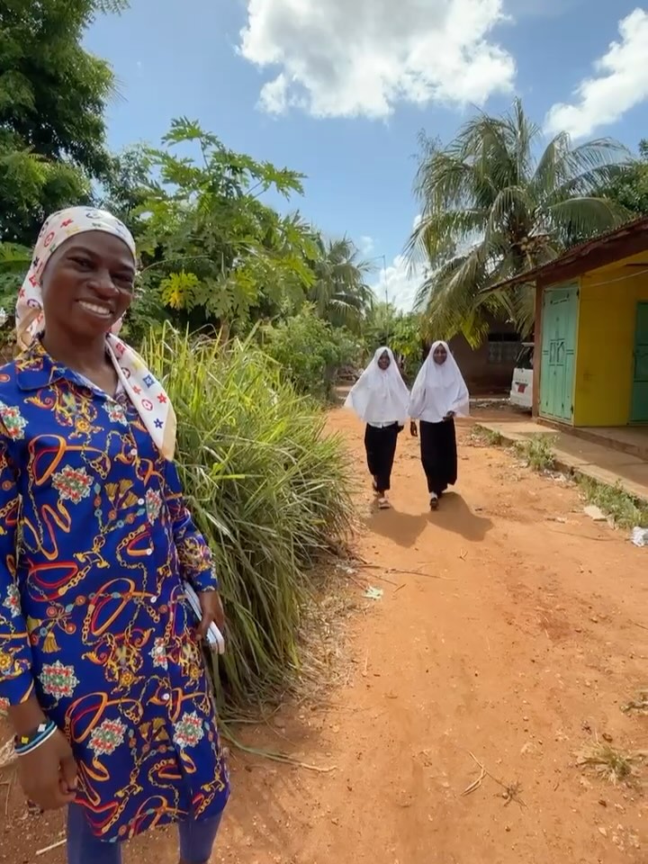 Today we follow Chiku, our housekeeper, as she runs some errands in town!
On her way, she meets a few schoolgirls heading to class and stops to chat with them 🏫🚸
In Zanzibar, English is taught from an early age—it’s the international language and a real opportunity for the future ✨
All of our staff speaks English too: it’s a way to welcome guests from all over the world and build connections that go beyond words 🌍❤️
These are simple encounters, but they say a lot about what it means to live (and grow up) here.
Visit our website www.villathamani.com to read more about our staff and Villa Tamani 💎
And you—tell us in the comments 👇🏾👇🏾
what’s the moment you remember most fondly from your visits into town in Zanzibar?