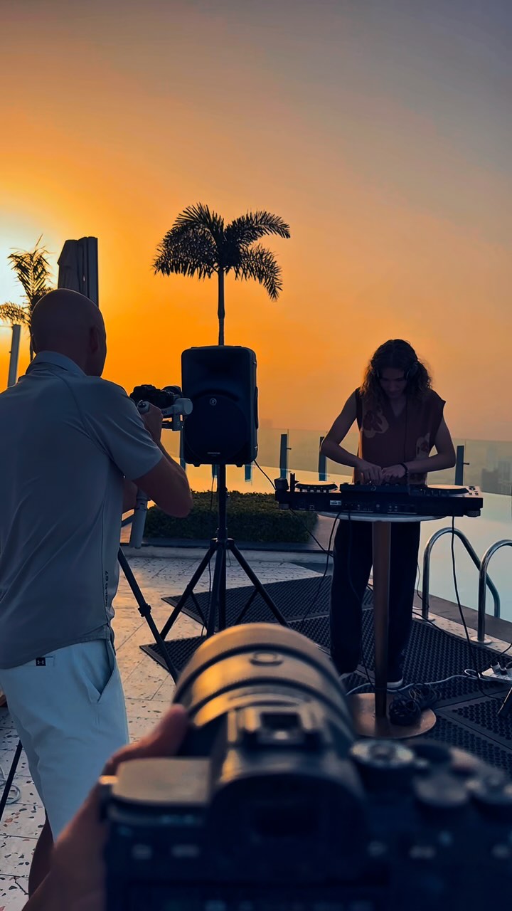 Young energy. Hot beats. Dubai nights.
Live from SLS with a rising DJ star.
@er1c.r1zescu
#djfilm #djdubai #TheTwinsMedia