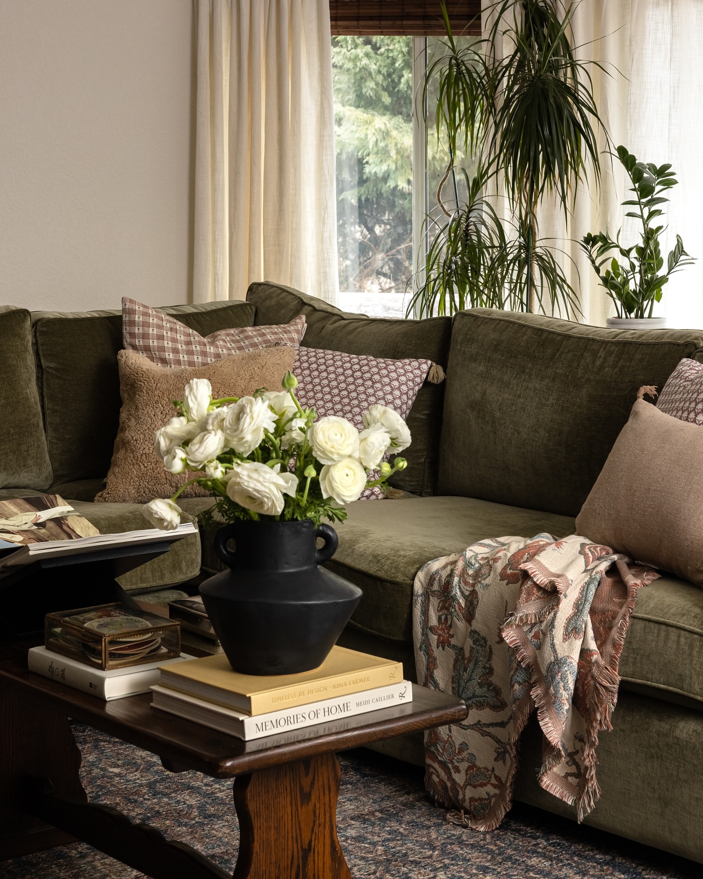 Happy (early) Mother’s Day to all the mamas, mother figures, and nurturers of every kind 🌸 You make the world bloom.