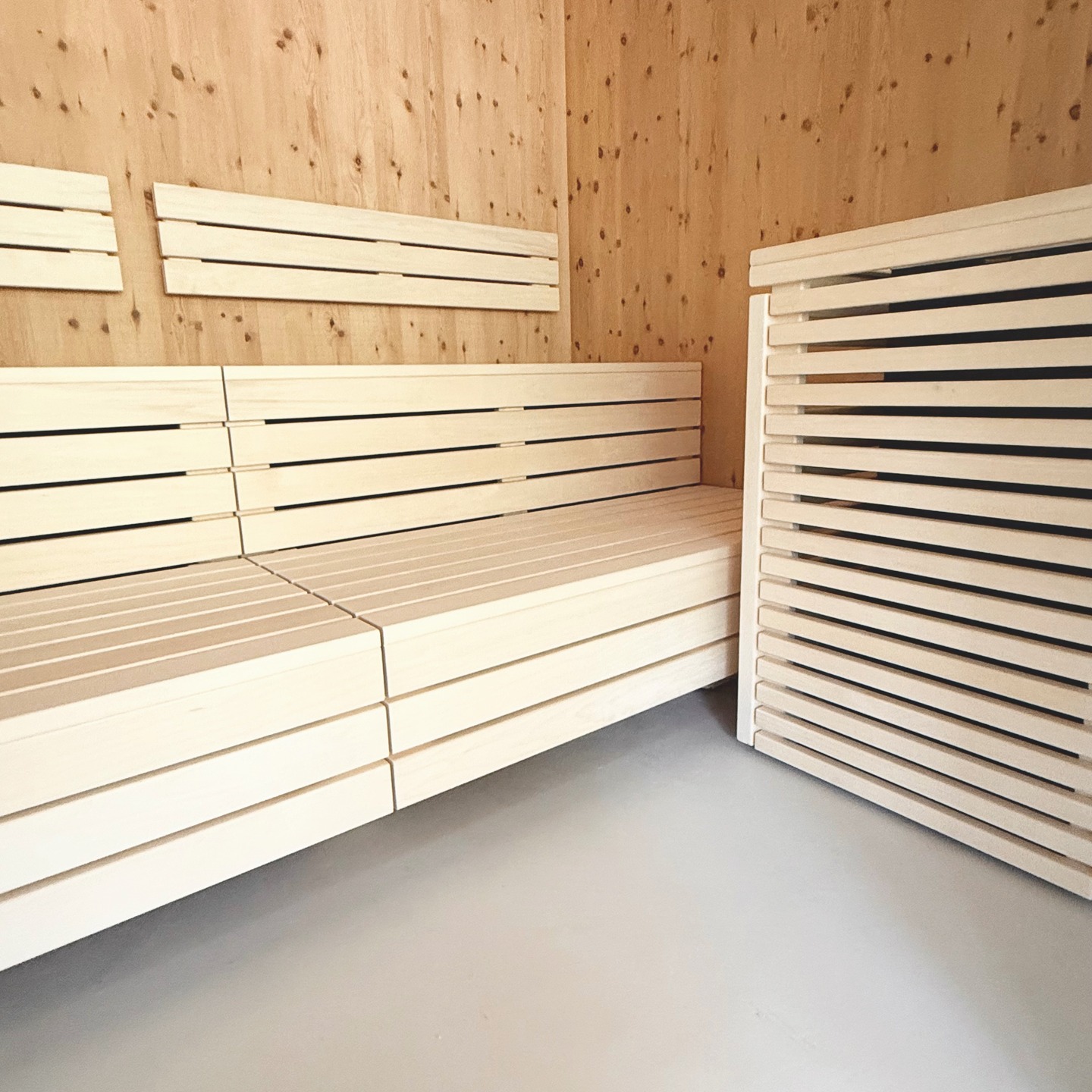 ✨ Wärme, Ruhe & alpines Design – willkommen in unserer Biosauna.
Reduziert auf das Wesentliche, gebaut aus regionalem Holz – für echte Entspannung nach einem aktiven Tag in den Bergen.
🌲 Natürlich. Zeitlos. Exklusiv für unsere Gäste.
🧖♀️ Inklusive für alle Gäste ab 12 Jahren
📍#Lärchenlodge #Lärchenspa #Stubaital #Saunazeit #Designhotel #alpinespa #wellnessliebe #mountainescape