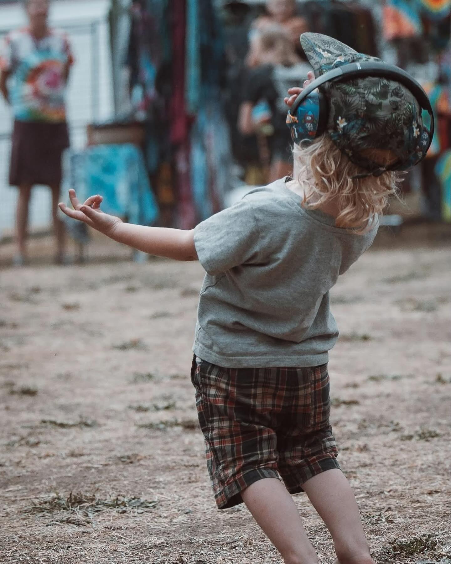 CONTEST 🚨Tiny Lights passes BH gift card Mothers Day prize pack. Details👇
Comment with a concert your mom took you to and 2-3 sentences about it. Winner gets TWO weekend passes to this years Tiny Lights and a gift card for $200 for Mothers day brunch at Broken Hill PLUS a stage named in your moms honour at Tiny Lights May 30 - June 1. Like and share for extra points!
An independent panel of mother lovers will pick our winner this Saturday at 12pm.