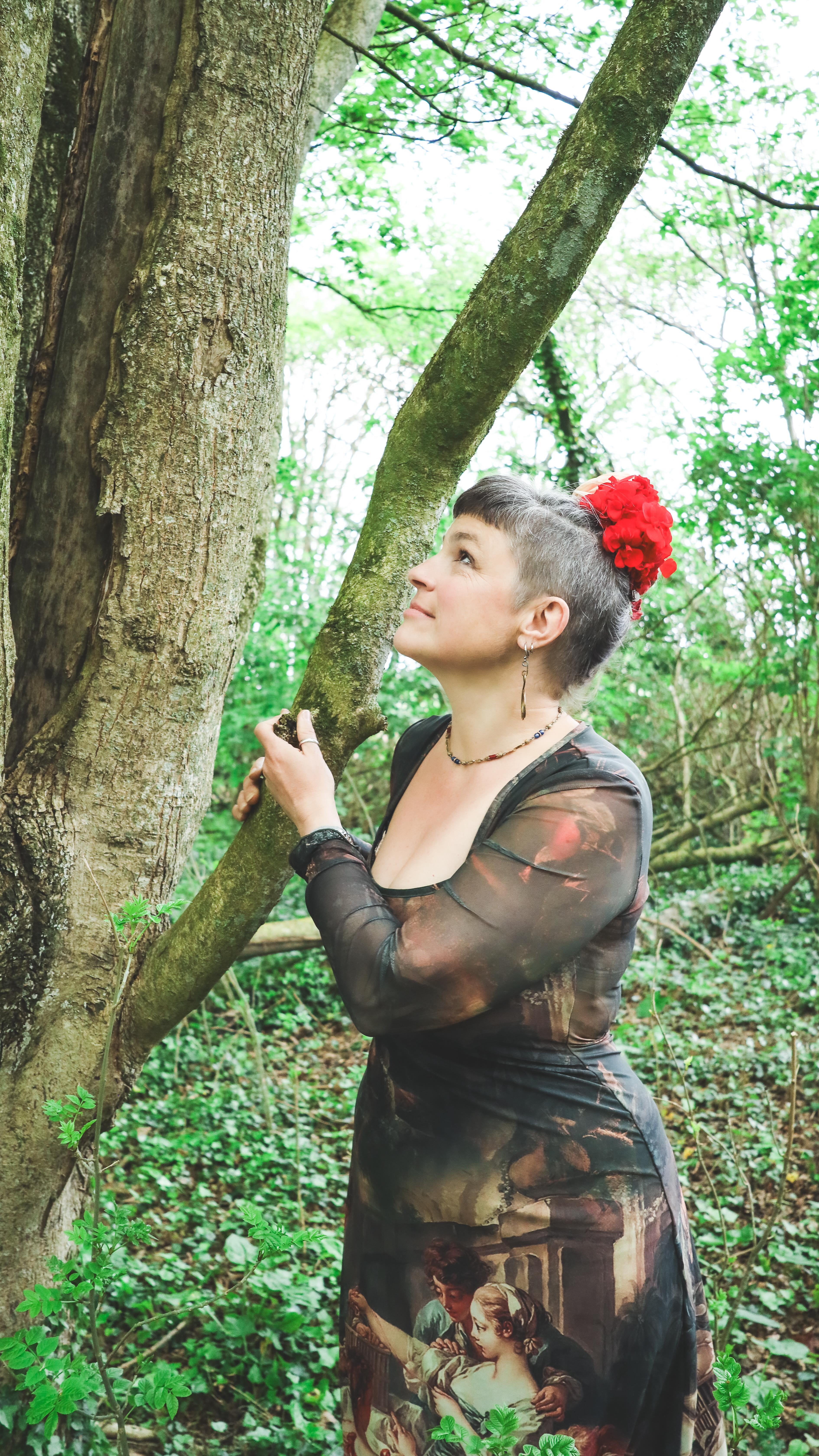 One of my husband’s favourite phrases if I complain about him being inconsistent or unpredictable is “I’m not a robot” 🤣
💞 This song - Part 3 of the love song trilogy from my newly released Original Debut album - “Mystery” celebrates the fact that he is still a mystery to me and can still surprise me, keeping life and love fresh and all these years later it still stands true, making the love even deeper and stronger.
💞 I’m so grateful for this medicine in my life and for the glory of love and all it brings for us all.
🔝You can listen to the full song from the link in my bio or comments.
🎥 @jyaraine.creative
#gratitude #newrelease #lovesong #mystery #anniversarysong #weddinganniversary #sharingthelove #lovesongtrilogy #beltanesongs