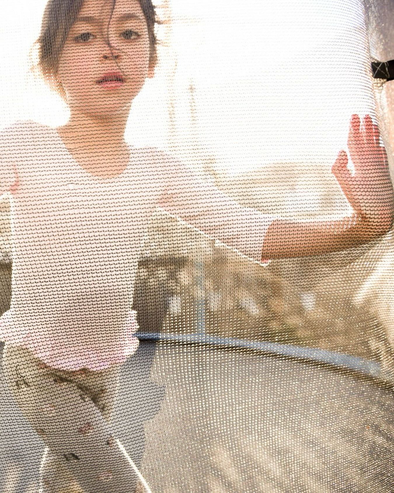 Guess what! …You don’t need a meadow at golden hour. Your backyard is totally fine. The grass is probably patchy, someone likely left a water gun out, and the dog might photobomb… That’s kinda the charm.
🧠 Don’t overthink it.
🧡 It doesn’t have to be a big thing to matter.