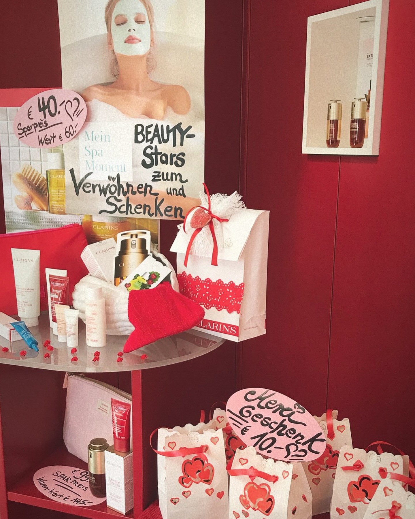 ♥️ Muttertag – der perfekte Anlass, um allen Mamas von Herzen DANKE zu sagen! Gönnt euch oder eurer Mama eine wohlverdiente Auszeit. Schönheit, Entspannung & Liebe – alles an einem Ort.
#Muttertag #Waghäusel #KosmetikWaghäusel #Schönheit #Selfcare #MamasZeit #DankeMama #WellnessfürMama #BeautyTime #relax #beauty