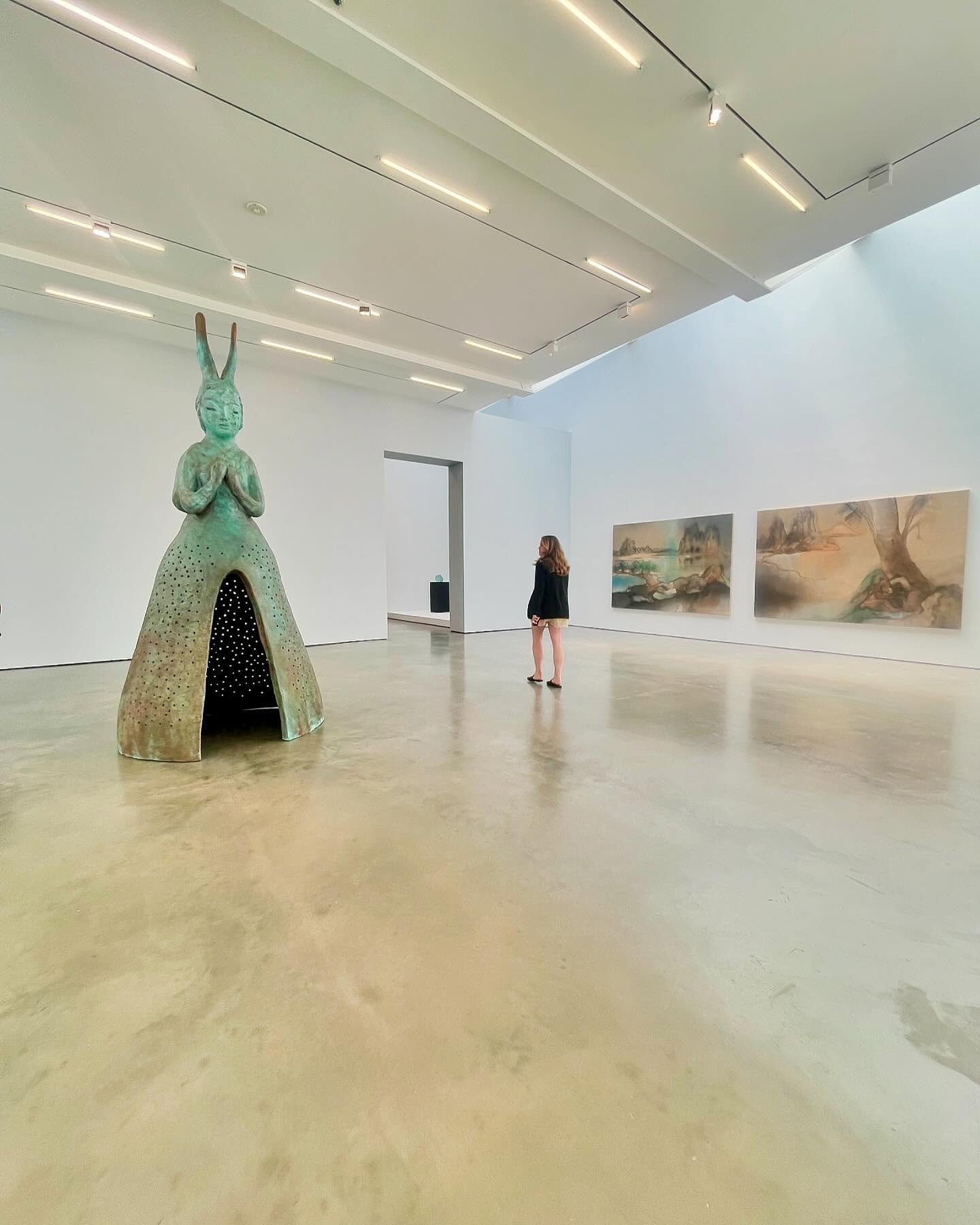 Two stunning stops in between fairs :
Leiko Ikemura: Talk To The Sky, Seeking Light @studioleikoikemura
@lisson_gallery 504 West 24th Street | May 1- August 1
The stunning installation revolves around a central, eleven foot tall rabbit/woman figure, Usagi Janus (2024). This hand-sculpted and hand-patinated, protective spirit offers shelter from the outside world in her conical-shaped enclosure, the tiny punctures in her skirt create an internal universe of projected stars.
Willem de Kooning: Endless Painting @willemdekooningfoundation
@Gagosian 555 West 24th Street
| April 15–June 14
This acclaimed exhibition is organized with The Willem de Kooning Foundation @willemdekooningfoundation and curated by Cecilia Alemani @ceciliaalemani the director and chief curator of High Line Art. Featuring paintings dating from 1944 through 1986 and two sculptures: “Clamdigger” (1972) and the monumental “Standing Figure” (1969–84). “Standing Figure” hasn’t been seen in 30 years.
.
.
.
#gagosiangallery #willemdekooning #lisson_gallery #nyartweek #artadvisory #avecartconsulting
