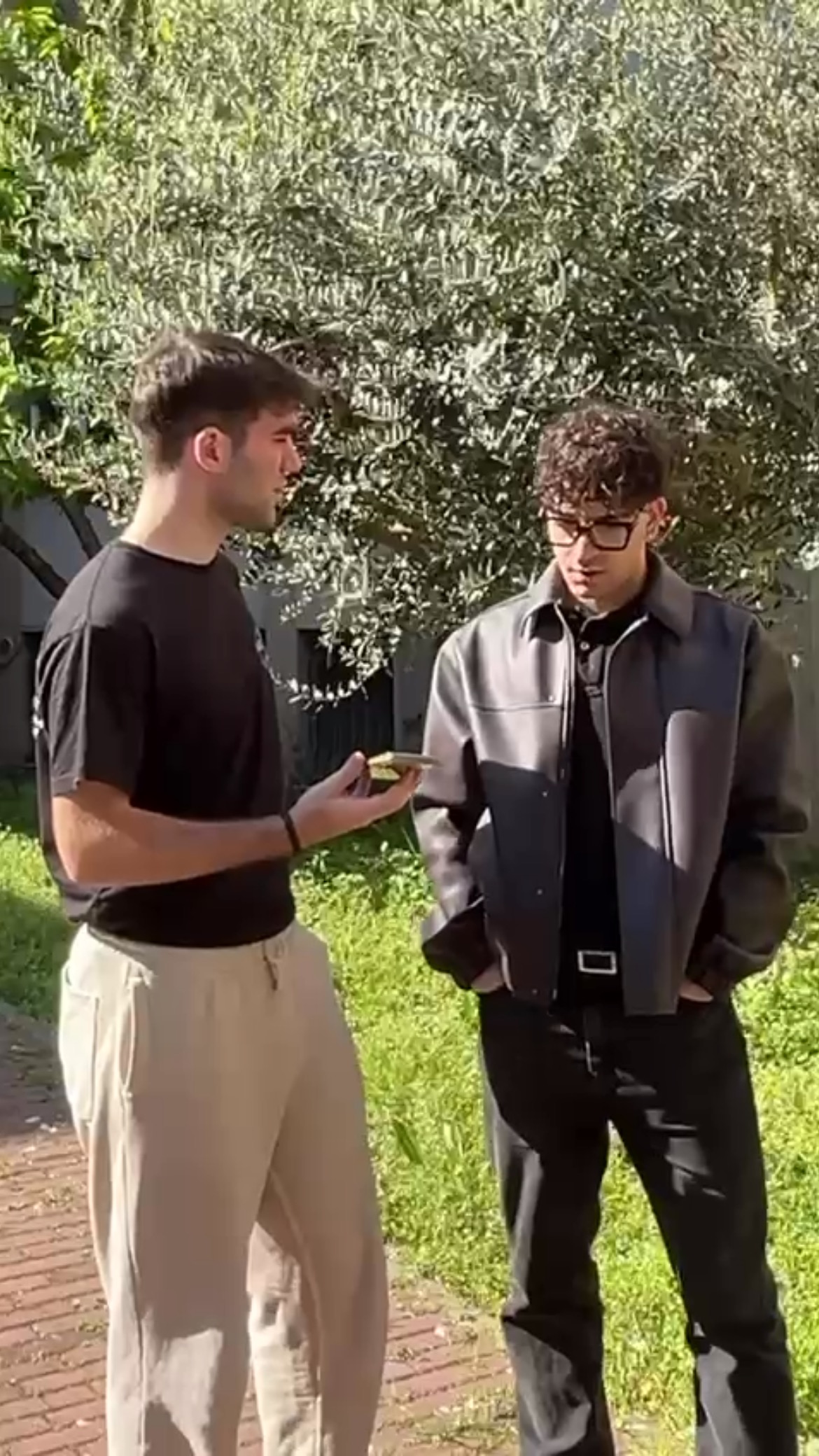 ✨Intervista imperdibile!
Oggi parliamo con Christian, responsabile del gruppo relazioni con le istituzioni, che ci racconta delle curiosità sul suo gruppo, e sul torneo che si terrà il 17 Maggio, al centro sportivo Sandro Pertini di Cornaredo!⚽️🔥
#tuttincampo #calciointegrato #sportpertutti #csimilano #jobsfactory