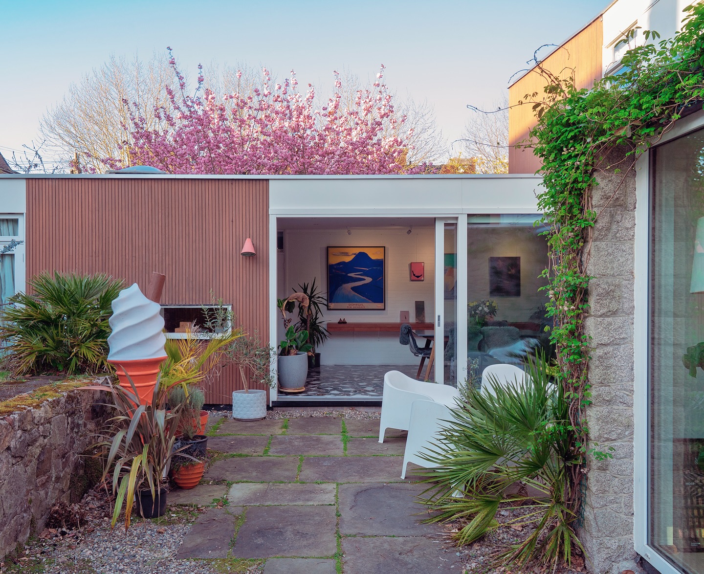 #midcenturymodern #mcm #midcenturystyle #midcenturyhomes #architecturalhistory #architecture #design #style #home #interiordesign #retro #homedecor #architecturedesign #midcenturydesign #vintage #artgallerybelfast #artgallery #eventspace #homegallery #modernart #gardendesign