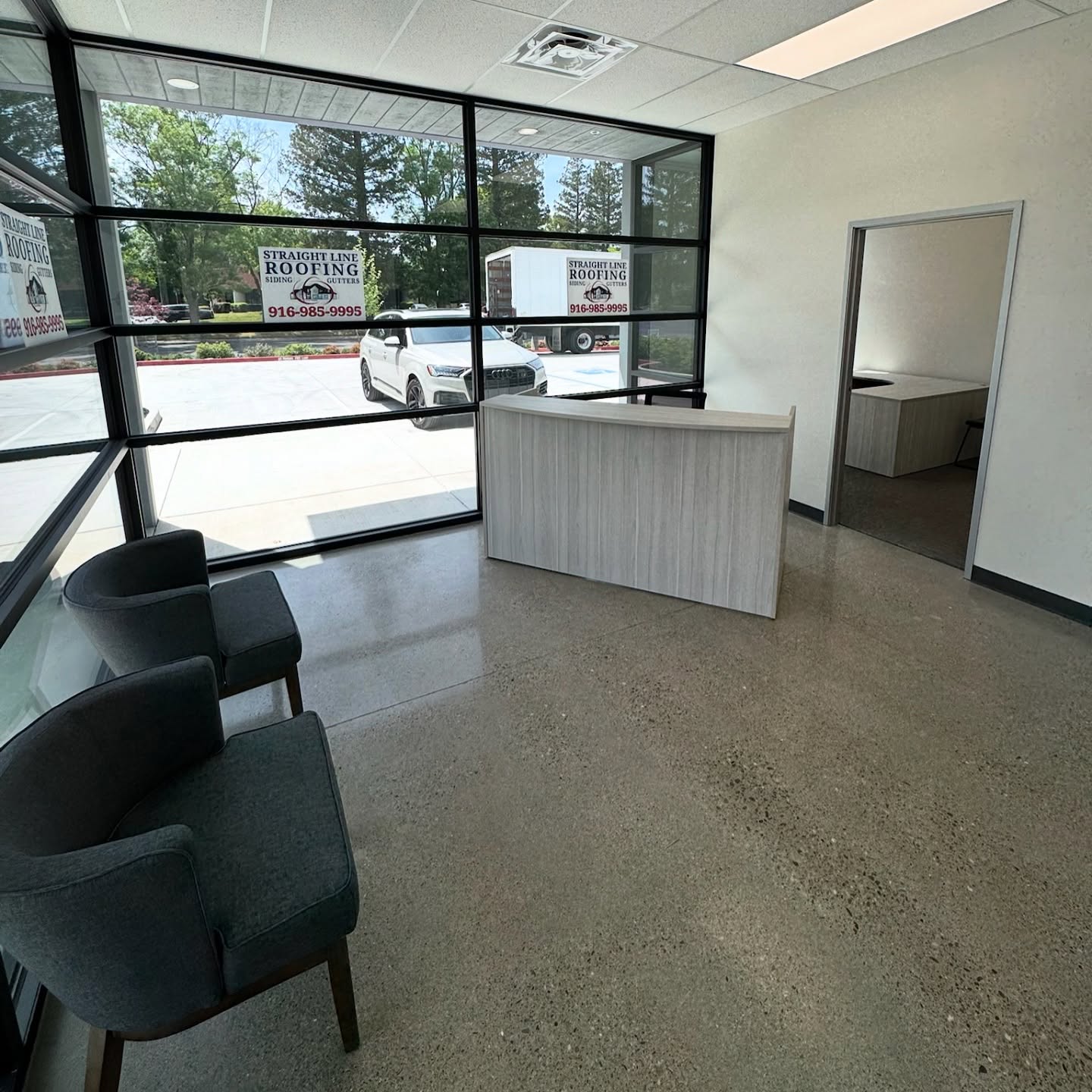 Install days are our favorite days!
This project with @straightline_construction came together beautifully, and we couldn’t be more excited about how each piece fits into the office’s design and flow.