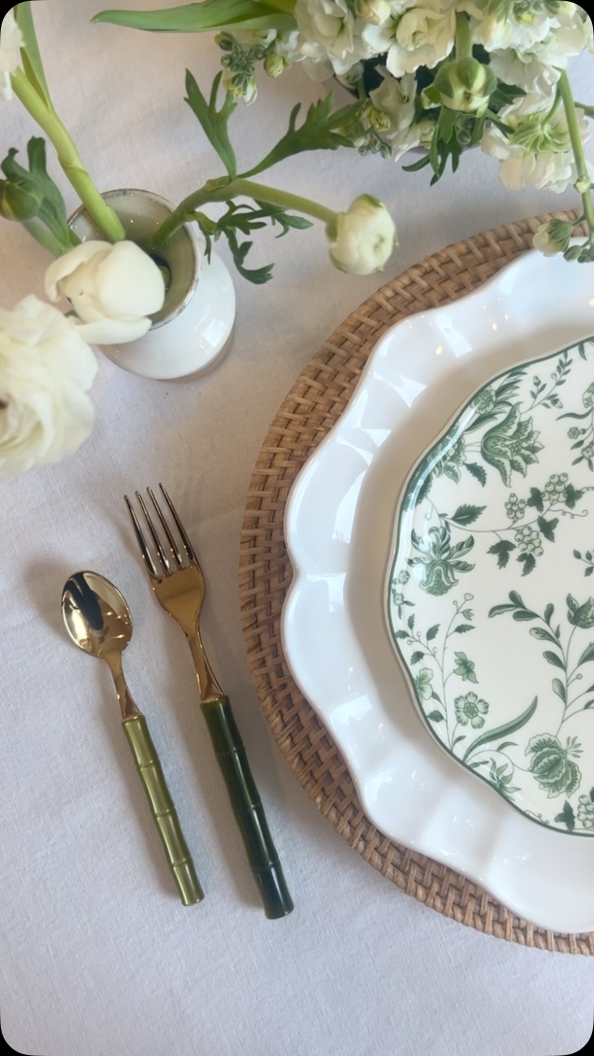 Our fern botanical is dropping mid June. If you are planning for a larger event of 24+ this salad plate paired with our signature white petal dinner would be a lovely option! ๐ฟ