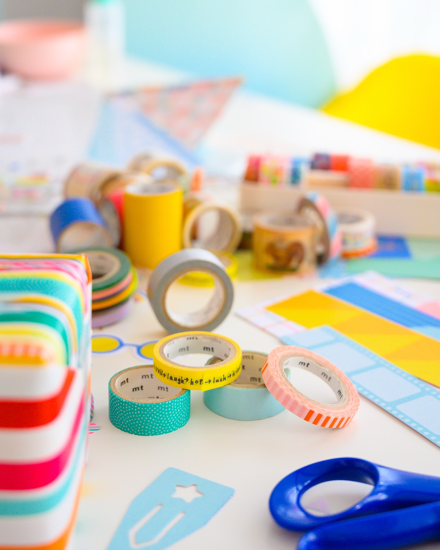 Color, diseño y mil posibilidades eso es MT MASKING TAPE ¡estoy obsesionado con lo bonitos y versátiles que son los MT masking tapes! Si me sigues desde hace tiempo sabrás la historia que tengo con los washi tapes…
Me hace mucha ilusión compartir que este fin de semana estaré en Berlín como invitado por Masking Tape Europa al MT Super Tape Festival y no puedo esperar para compartirlo todo. Un evento enfocado en el diseño, traído directamente desde Japón, lugar de origen de MT Masking Tape. Hay una exposición, talleres y te lo estaré enseñando todo por aquí.
ENGLISH ->
Color, design, and endless possibilities — that’s MT MASKING TAPE.
I’m absolutely obsessed with how beautiful and versatile these tapes are!
If you’ve followed me for a while, you probably know the story I have with washi tapes…
I’m super excited to share that this weekend I’ll be in Berlin, invited by Masking Tape Europe to the MT Super Tape Festival!
It’s a design-focused event brought straight from Japan — the birthplace of MT masking tape. There will be an exhibition, creative workshops, and I’ll be showing you everything here!
@mtmaskingtape @mt_masking_tape @mt_maskingtape_event @thomas.merlo #MTmaskingtape
#washiaddict
#stationerylover
#washitapeart
#maskingtape
#creativejournal
#craftinspo