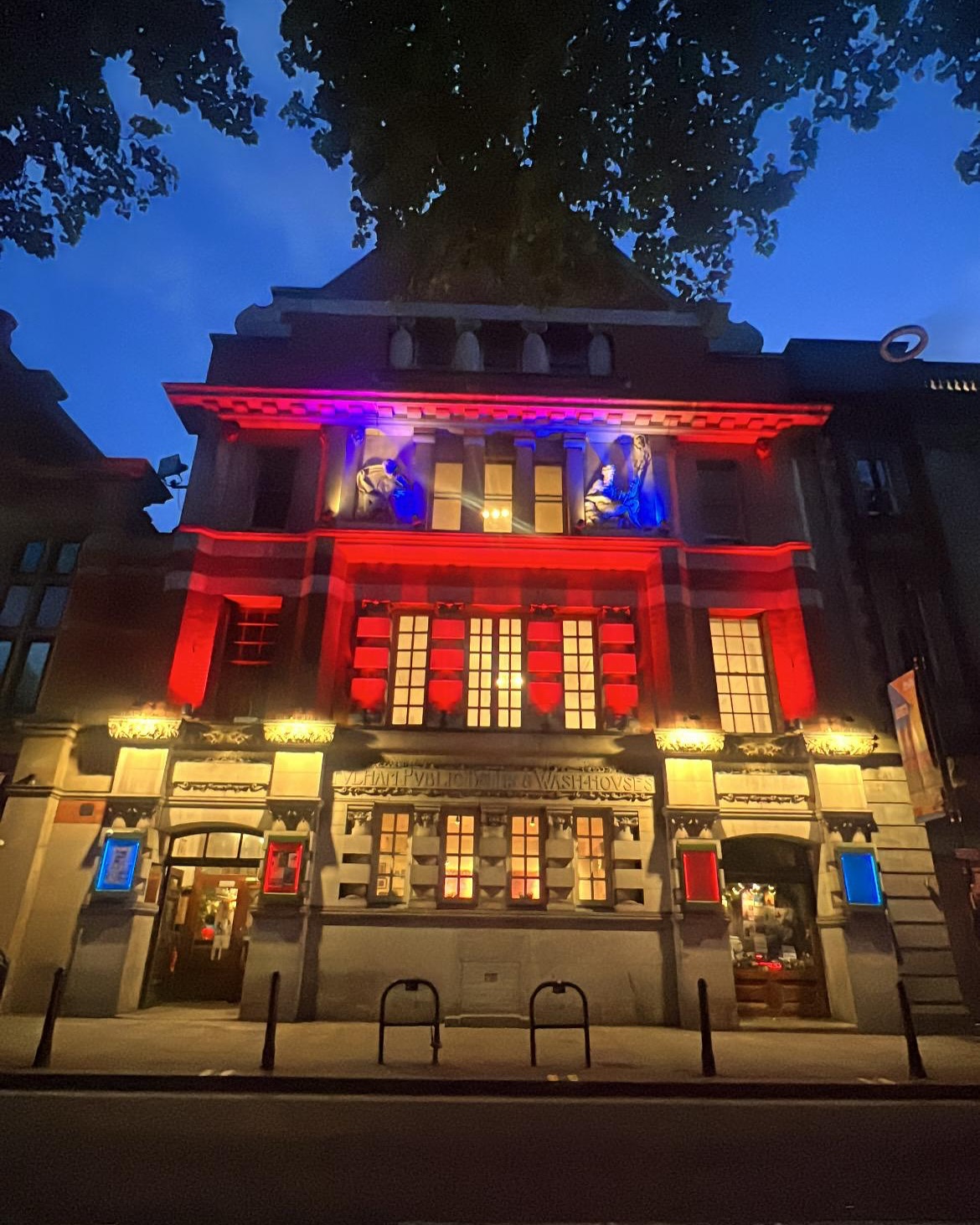During World War 2, Fulham Baths & Washhouses covered over the Men’s Swimming pool and transformed into a First-Aid Depot. The building’s roof was reinforced to withstand air raids and the water from the swimming baths was even reserved for local firefighters to use in the event of a bombing or fire.
Happy VE Day 🇬🇧💂✨
❤️🤍🩵
#veday #ww2 #veday80 #80thanniversary #discoverfulham