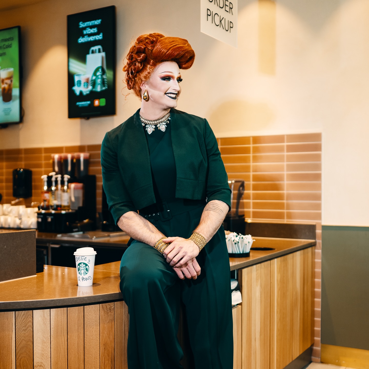 “Give a queen caffeine and she’ll conquer Europe.”
Eurovision week: fierce, fabulous, and fully booked. Thank you @starbucks_ch for keeping my lashes lifted and my spirits higher.
Snaps to @genussfotograf for the flawless capture — you really got my good side(s).
#12PointsToCoffee #DragOnCaffeine #OdetteTakesESC #StarbucksQueen #Genussfotograf #SassyAndCaffeinated #EurovisionEleganza