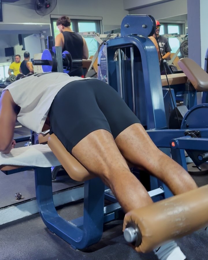 ¡Ya estamos de vuelta en Puerto Rico y más ready que nunca!
Entrenamiento presencial y online coaching disponibles
¡Es tu momento de comenzar o retomar con todo!
Ayer tocó día de pierna:
Arranqué con abdominales (off cam), luego:
• Leg Curl
• Leg Press
• Bulgarian Squats en Smith Machine
• Leg Extension
• Goblet Squats en superset con Jump Squats
Piernas temblando, pero la misión es clara: seguir construyendo la mejor versión.
¿Estás ready tú también?
Escríbeme y comenzamos.
#BuiltDifferent #LegDay #EntrenaConPropósito #PuertoRicoFitness #OnlineCoaching