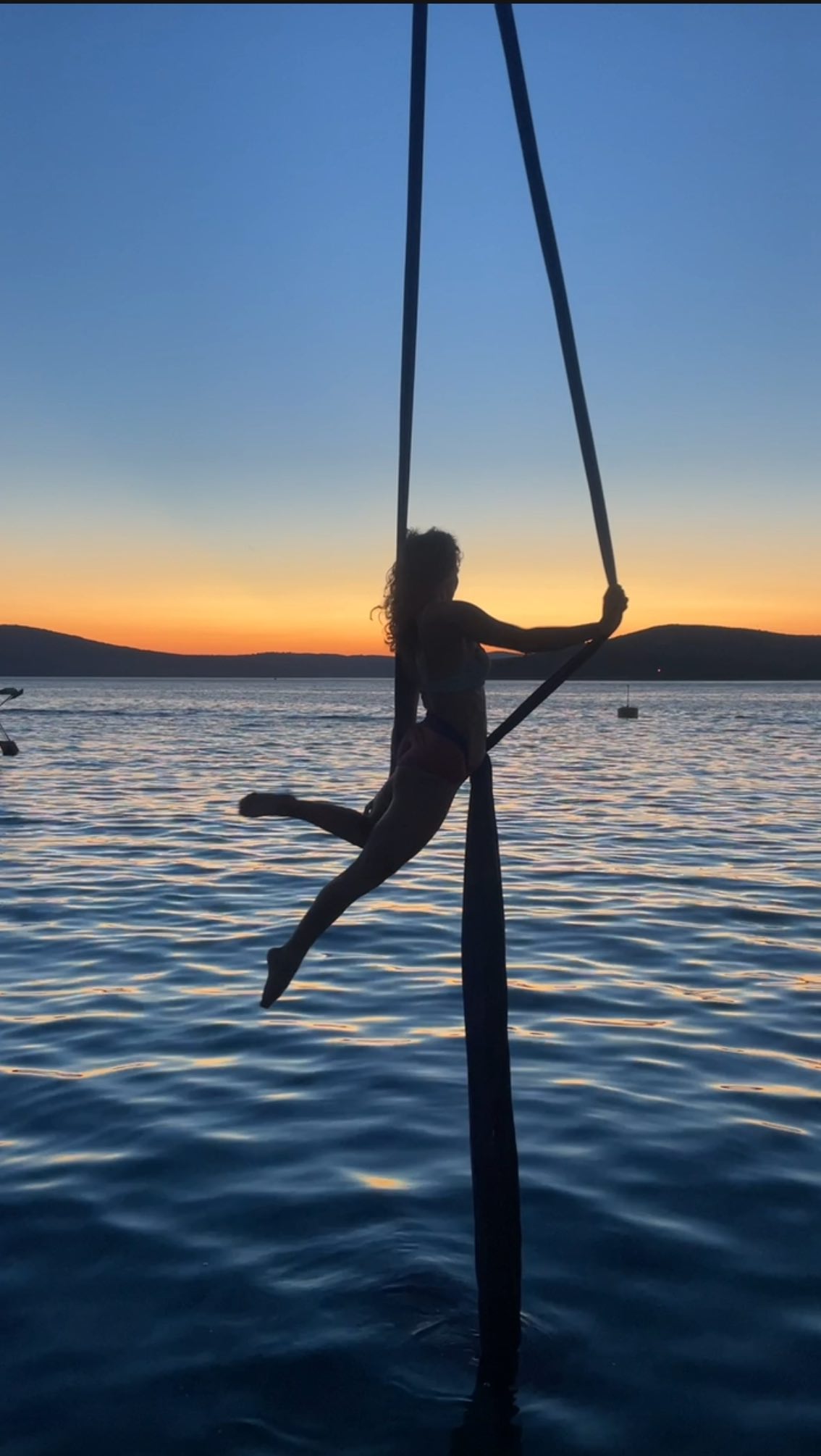 🌊🌪️❤️
#aerialsilk #aerialistsofig #aerialgram #aerialretreat #aerialcruisecroatia #aerialsea #aerialdream #sunsetlover #aerialsilks #aerialinspiration