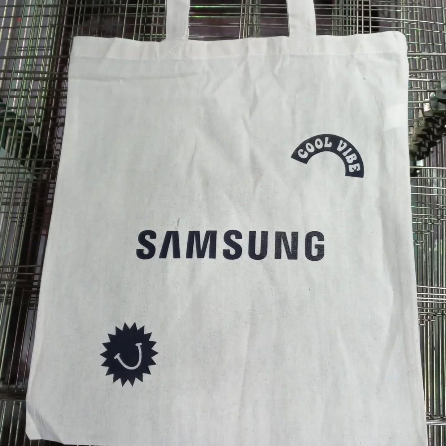 Bolsas Samsung. Serigrafia. @theclash.ec
