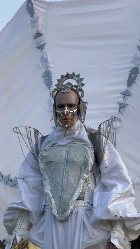 Some very exciting things are happening at Srihatta. A new film, The Six Seasons of the White Peacock, by Albanian artist Driant Zeneli, was developed with an amazing group of interdisciplinary creative practitioners from Bangladesh and Italy. This unique collaboration reimagines the familiar four seasons of Baroque music through the lens of Bangladesh’s rich cycle of six seasons. The film was shot this week at Srihatta – the Samdani Art Centre and Sculpture Park – where this beautiful vision came to life.
The Six Seasons of the White Peacock is a poetic and collaborative journey between Bangladesh and Italy, created by Driant Zeneli in collaboration with Md. Tasnimul Izaz Bhuiyan, Pulak K. Sarkar, Rafi Nur Hamid, Sondip Roy, and Sumaiya Sultana.
This visionary project brings together the Samdani Art Foundation (Bangladesh), EMΣT – National Museum of Contemporary Art in Athens (Greece), the Art House of Adrian Paci and Melisa Paci in Shkodër (Albania), the Civic Museum of Castelbuono (Italy), and the Museo Castromediano with the Region of Puglia, through the Department of Tourism, Culture, Economy, and Territory Valuation.
The film is set to be released in September 2025.
#MuseoCastromediano #polobibliomusealelecce #CreativitaContemporanea #ItalianCouncil #DirezioneGeneraleCreatività #ContemporaneaMinisterodellaCultura #SamdaniArtFoundation #SAF #DAS #Srihatta #emstathensArtHouseMuseo CivicoCastelbuono #DhakaArtSummit #driantzeneli #museocastromediano