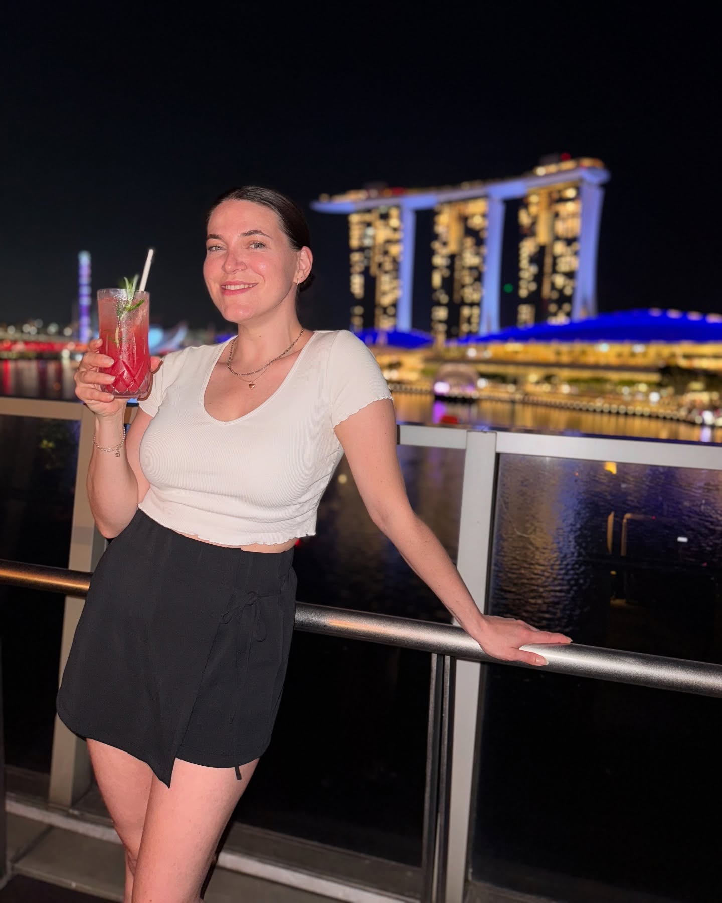 Singapur Photodump 🇸🇬 #singapur #singapore
1. in der Lantern Bar im Fullerton Hotel
2. der größte Indoor Wasserfall der Welt
3. Rooftopbar Mr. Stork am ersten Abend
4. auf dem Skywalk im Gardens by the Bay
5. auf dem Marina Bay Sands im Cé La Vie
6. im Lantern, weils einfach so schön ist!
7. vor der Sultan Moschee
8. auf der Haji Lane
9. auf Santosa Isalnd
10&11. Gardens by the Bay by Night