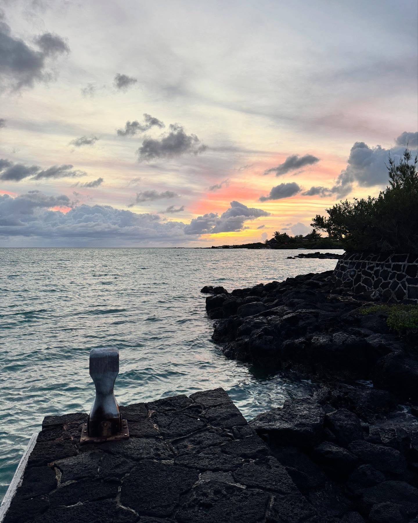 Still thinking of this sunrise in Mauritius 🇲🇺
#indianocean #travel #islandlife🌴