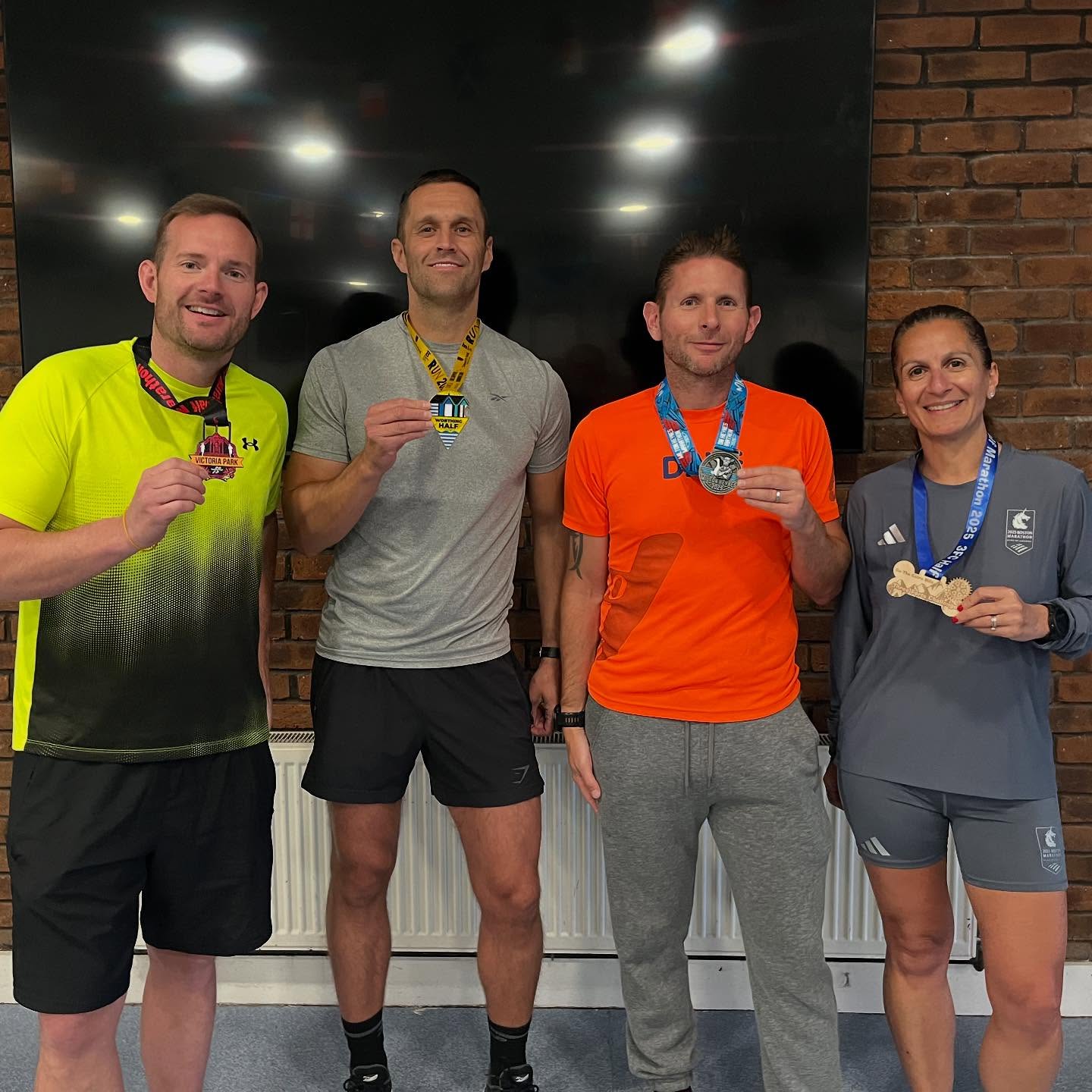 What’s been going on this week at Havering ‘90?
Jack ran the Victoria Park half
Dan ran the Worthing half
Christina ran the Three Forts Challenge
And last but by no means least, coach Dave casually ran another full marathon in Milton Keynes!!
Another great week of running!