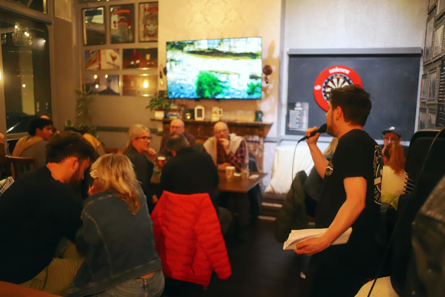 Have you met our ‘Quiz Joe’ yet?!
Our infamous quiz master is back this week, get down for a chance to win a £50 bar tab and £20 @rackcityribs voucher! 🍾
#pub #camden #londonpub #drinks #quiz #pubquiz