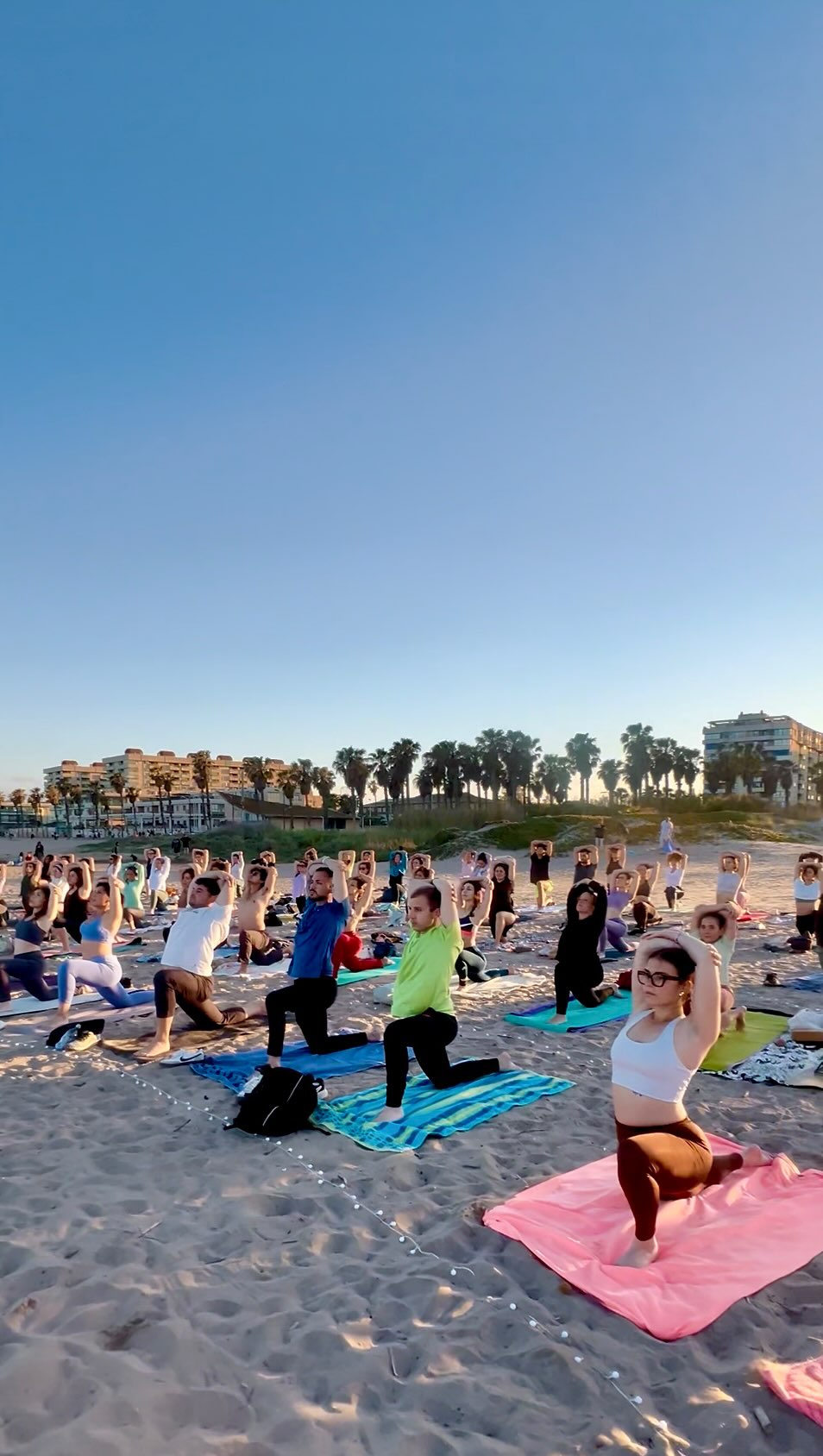Al igual que la luna pasamos por fases de vacío para sentirnos llenos nuevamente. 🌝
Que tarde más bonita para full moon yoga en la playa.
Gracias a los 105 que estuvisteis por vuestra confianza, energía y por vuestra entrega.
Nos vemos en junio para una edición diferente de full moon yoga. Pronto os contamos más! 🤫🙏🏻❤️
#yogaretreats #yogavalencia #valenciaevents
