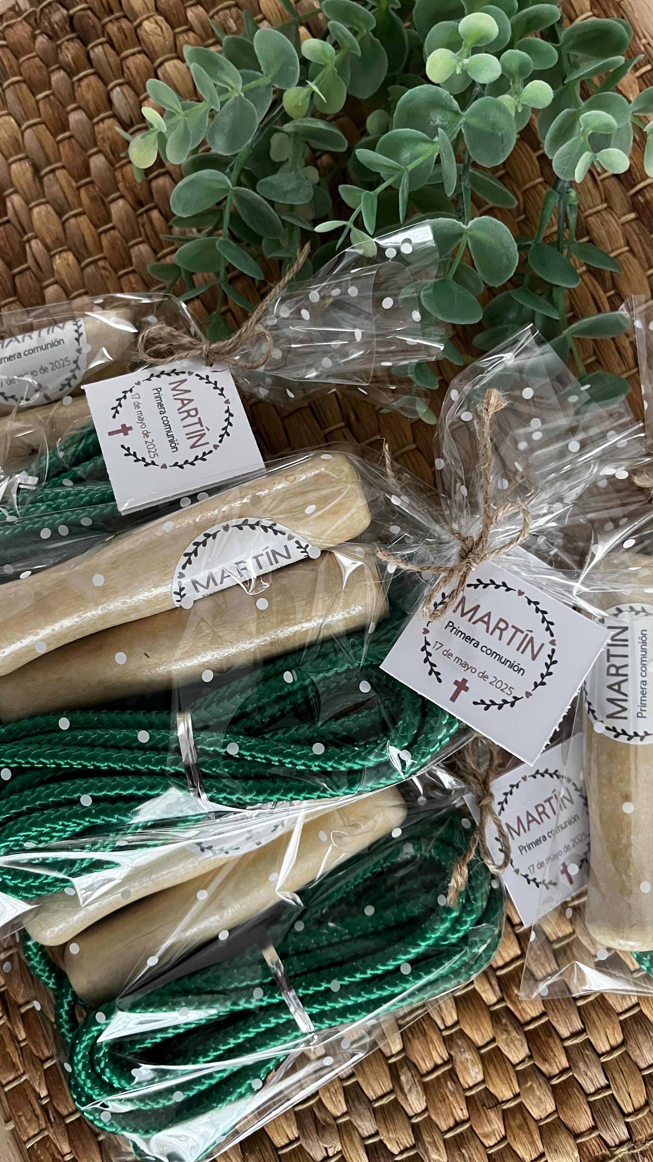 🌟 NUEVO PEDIDO DE COMUNIONES 🌟
Ya van saliendo todos vuestros pedidos de comuniones ✝️
Esta vez han elegido un regalo que me parece muy original, combas personalizadas! ¿Qué os parecen?
#comunion #regalospersonalizados #detallesparainvitados