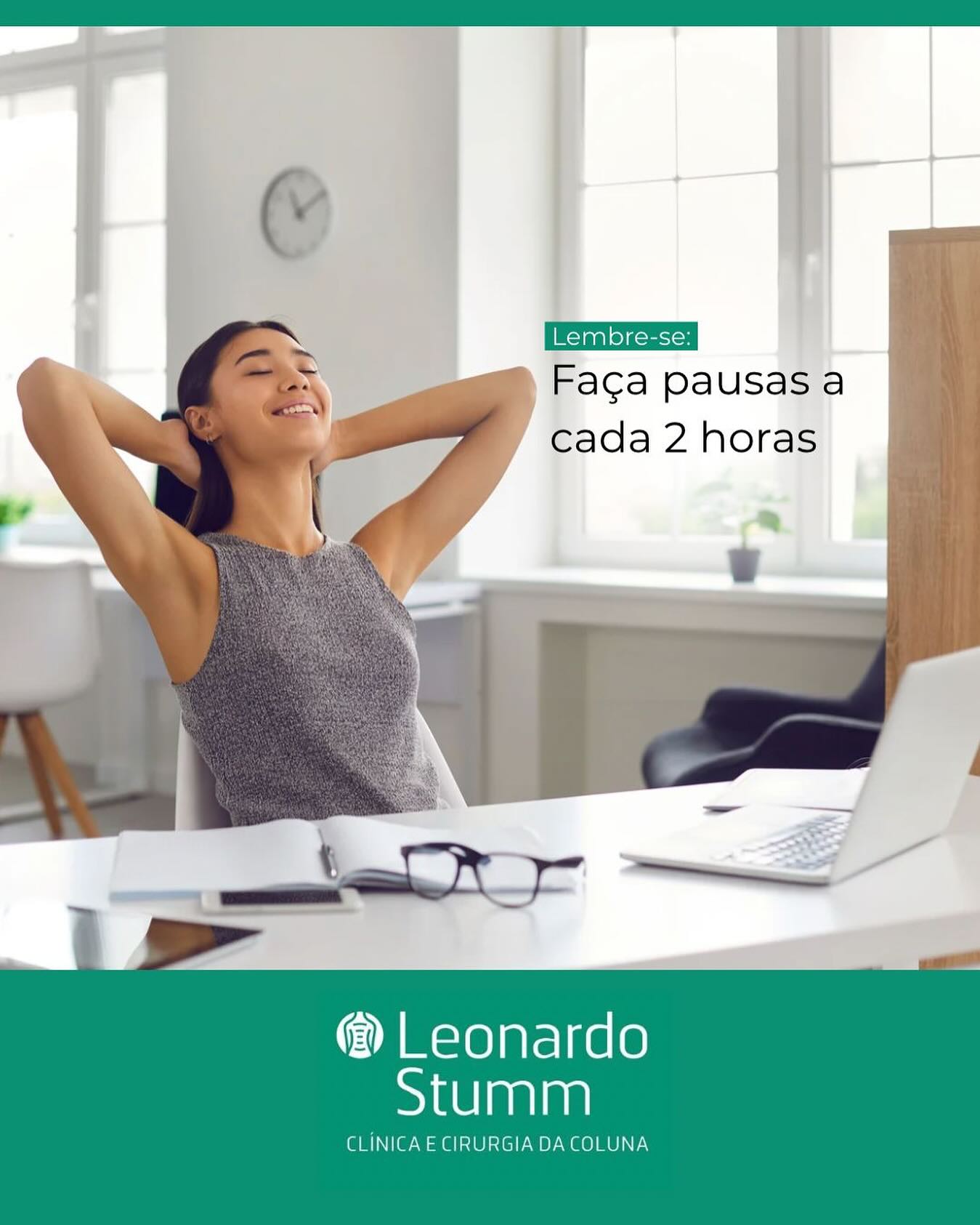 Trabalhar por longos períodos em uma mesma posição faz com que o seu corpo fique sobrecarregado.
Por isso é muito importante que você faça pequenas pausas ao longo do dia, alongue um pouco as costas e a parte posterior das coxas e pernas.
Se for possível, procure ampliar a sua visão para além do cômodo em que está, olhe pela janela 🪟
Trabalhar sem dor, mantendo os cuidados com o nosso corpo é essencial 😉
#coluna #colunavertebral #postura #medicina #ortopedia #vidasaudavel #dor #alongamento