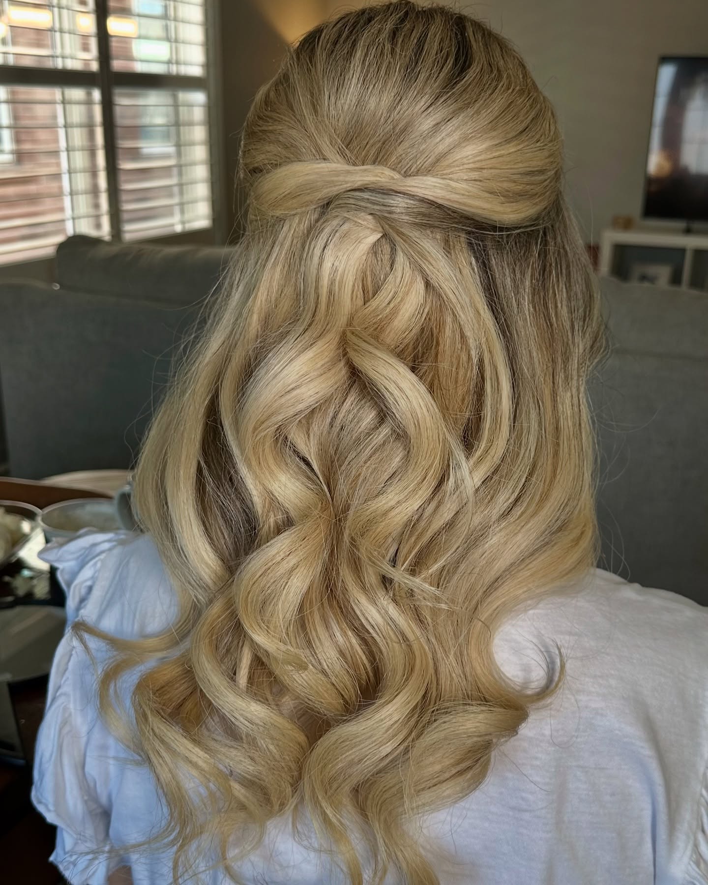 Gorgeous modern half up bridal style for this lovely Bride-to-be’s hair preview! 😍
Can’t wait to do her makeup + hair again for her wedding in June! She’s going to look sooo stunning!! 💖✨✨✨
SHARE this with a future bride and SAVE for inspiration!
Looking for effortless bridal makeup + hair?
➡️ DM or click the link in the BIO to book! 📩
——————————————-
KINGSTON, Prince Edward County, 1000 islands + Surrounding area✨
➡️ BOOKING FOR 2025 + 2026! ⬅️
To avoid disappointment, book your wedding/special event makeup now! 💖
#colourationsmakeup
www.colourations.ca
Fb: www.facebook.com/colourationsmakeup
Luxury wedding makeup and hair
Kingston Ontario makeup artist
Kingston Ontario hairstylist
Prince Edward County makeup artist
Prince Edward County hairstylist
1000 islands makeup artist
Quinte West Ontario makeup artist
Eastern Ontario makeup artist
Ottawa makeup artist
Kingston Ontario airbrush makeup artist
Prince Edward county airbrush makeup artist
Soft glam makeup, natural bridal makeup, flawless natural bridal beauty, bridal makeup and hair, flawless airbrush makeup, wedding party makeup and hair, kingston wedding vendors, prince Edward county wedding vendors, 1000 islands wedding vendors, bridal makeup inspiration, wedding makeup inspiration, wedding hair, wedding makeup
Would you wear a half up hairstyle for your wedding?