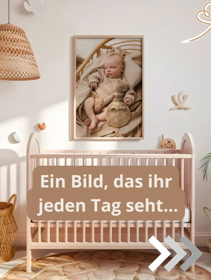 „Digitale Dateien sind schön – aber ein Bild an der Wand berührt euch jeden Tag aufs Neue.
Es wird Teil eures Alltags und eurer Geschichte.
Ein Bild an der Wand erinnert euch immer wieder daran, wie klein euer Baby einmal war.
Es wird zu einem echten Familienerbstück.“
Habt ihr auch ein Lieblingsbild an der Wand? Schreibt es dich mal in die Kommentare.
#lieblingsbild #babyfotografie #wittlichfotograf #trierfotograf #wandbildliebe #babyerinnerungen