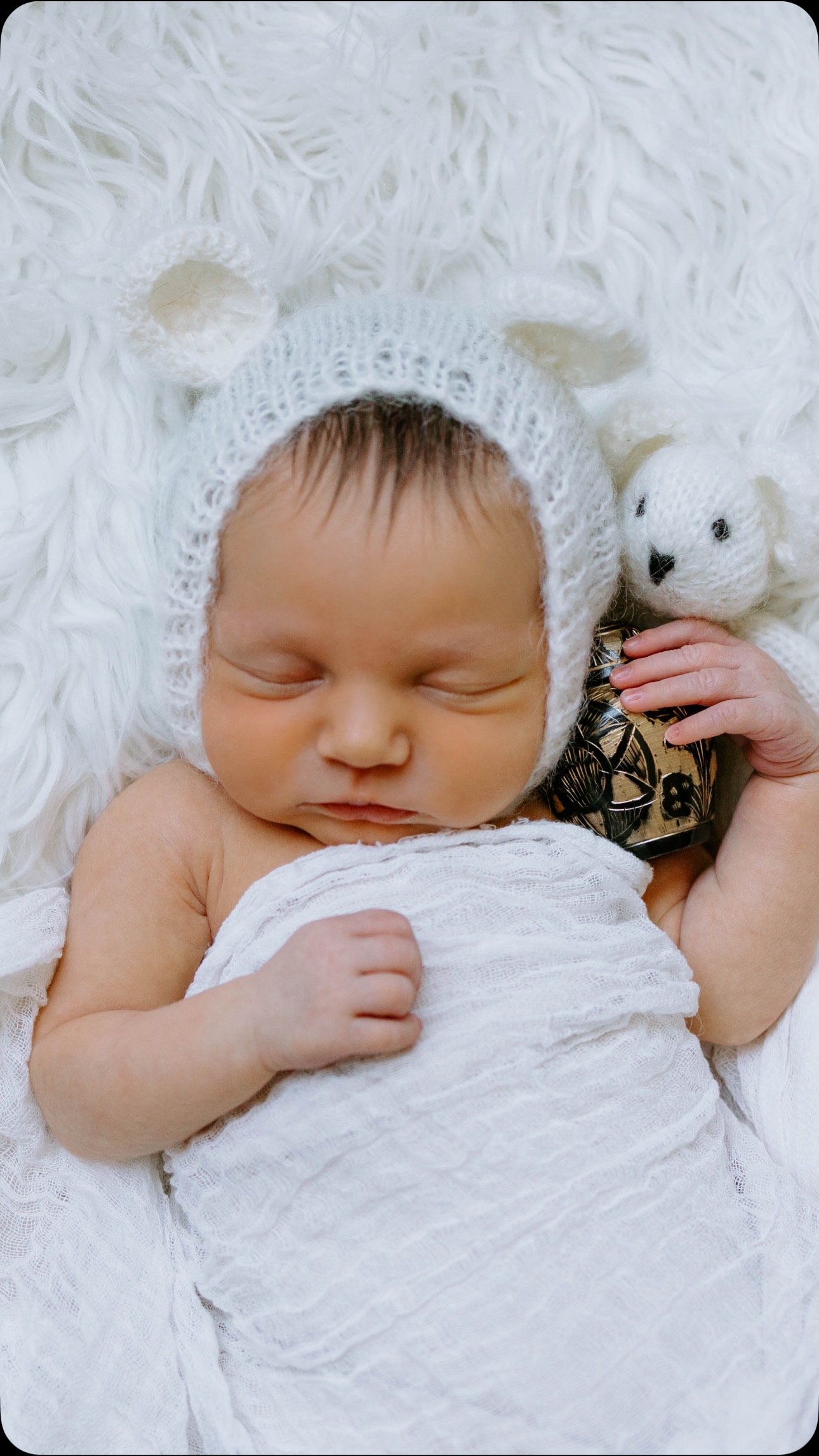 Some sessions leave a mark on your heart forever…
I had the honour of capturing Alyssha’s motherhood, the kind that holds both joy and ache in the same breath.
Baby Ellie lit up the room with her calm and chill demeanor. Her eyes sparkled and her gassy gummy smiles stole everyone’s hearts. All the while her big sister Poppy watched over quietly, her presence felt in the softest and most sacred way.
Penelope may not be in their arms, but she is in every heartbeat, every photo, every whispered “I love you.“ She is heavily remembered by her parents Alyssha and Peter who she made parents a mere 21 months ago.
This Mother’s Day, we celebrate all the ways a mother carries her babies whether it’s in her arms or in her soul. Happy Mother’s Day to all of you.
•
•
•
#motherhoodunfiltered #motherhoodunplugged #honestmotherhood #lovebeyondwords #capturingmotherhood #honestmotherhood #storytellingthroughphotos #motherhoodmoments #newbornsession #motherhoodthroughmyLens
#unscriptedposingapp #documentyourdays
#authenticmoments #thisismotherhood #ldnont #519 #newbornphotography #lgcphotography
