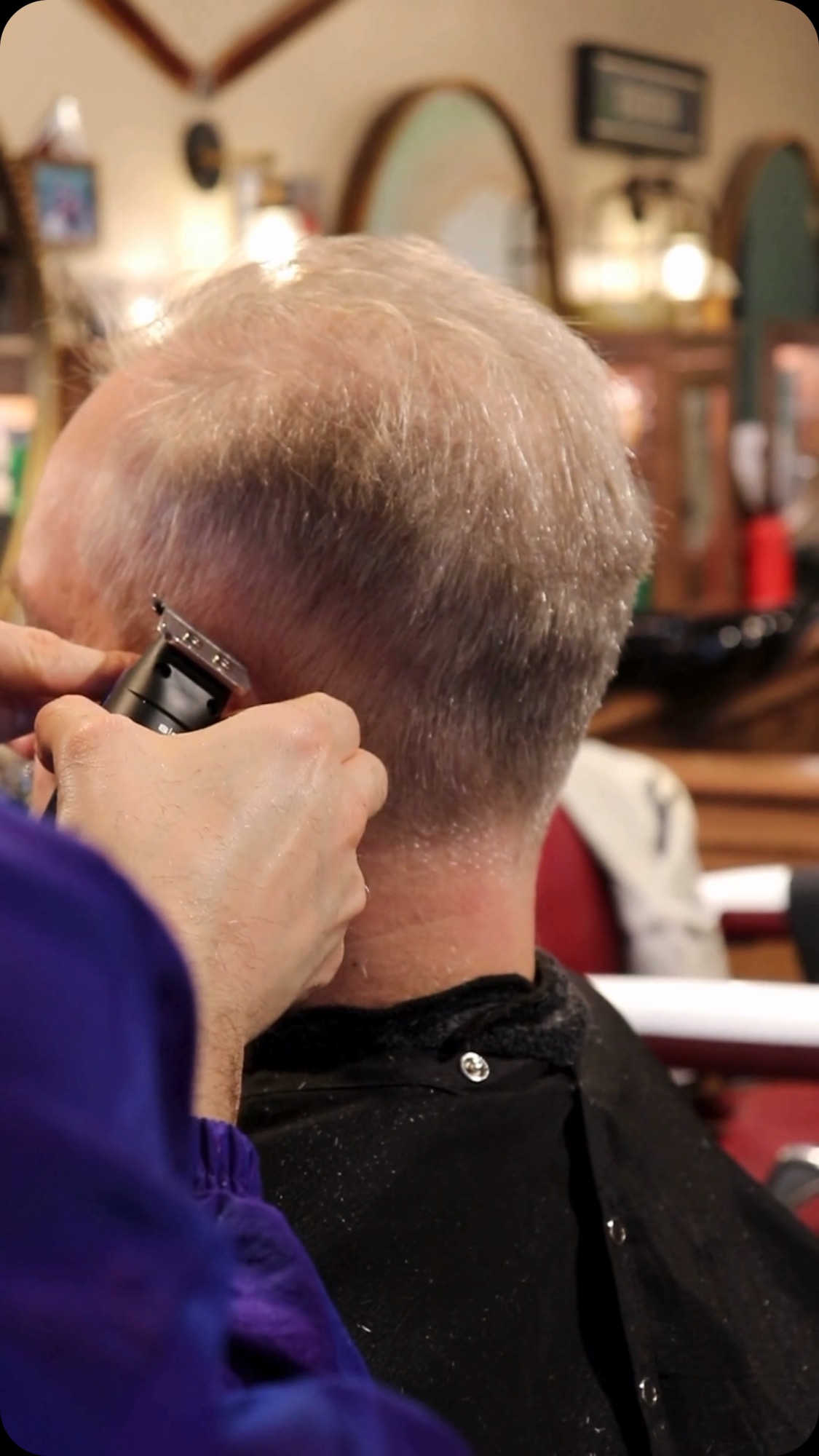 Haircut and hot towel shave can make all the difference
Haircut by Travis @long_on_top
•
•
•
•
#bostonbarber #wellesleyma #barberconnect #massachusettsbarber #menshaircut #barber