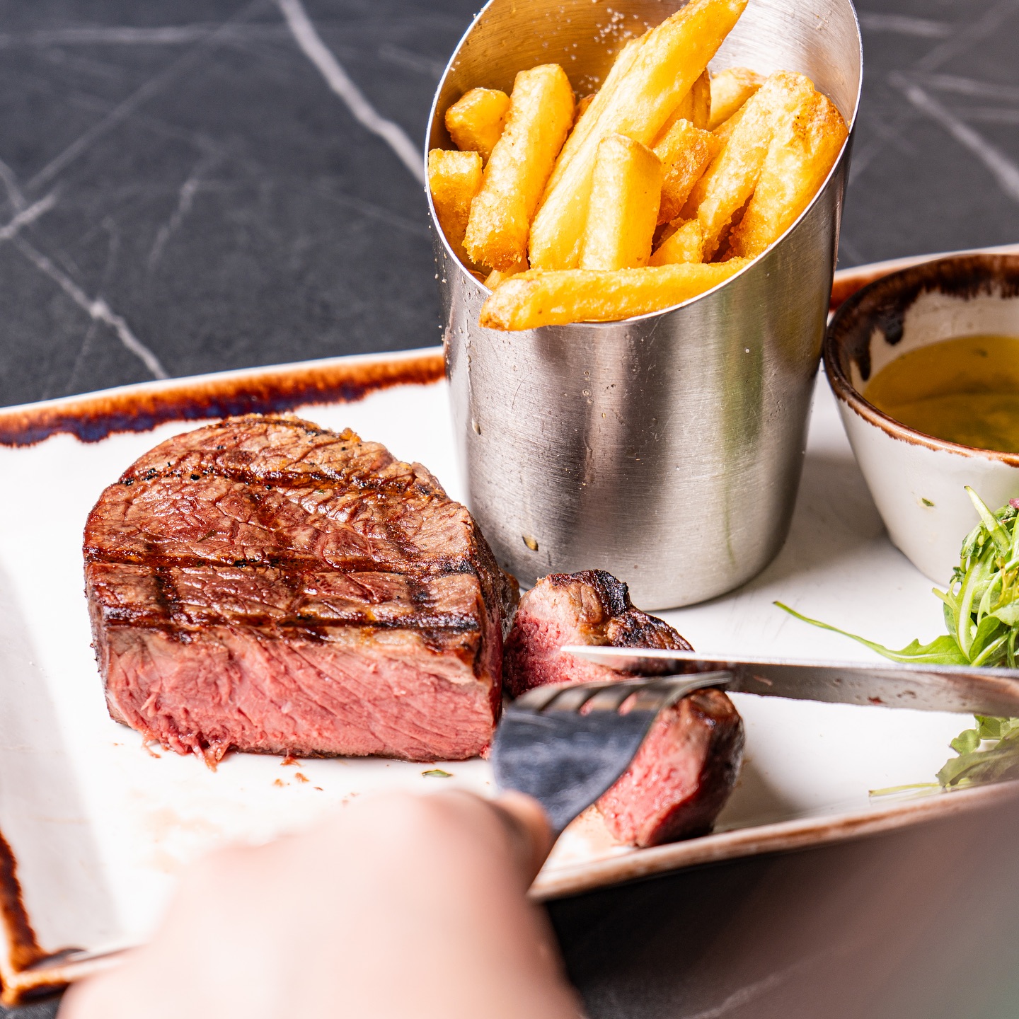 HAPPY FRIDAY! Join us this weekend for a delicious steak!
-
-
-
#SmokeHouse #BBQ #Knutsford #Manchester #Cheshire #Restaurant #FoodInCheshire #Cheshire #Foodie #Food #Steak #Eats #Bar