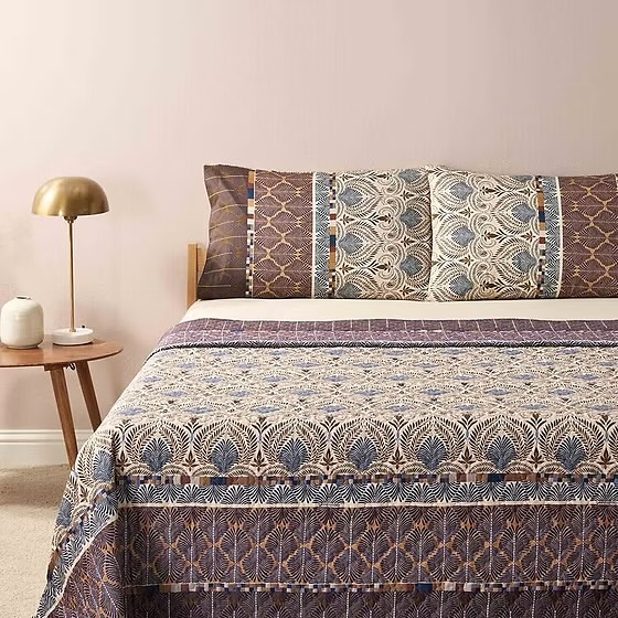 Copriletto trapuntato primaverile.
#primavera #copriletto #biancheriadiqualità