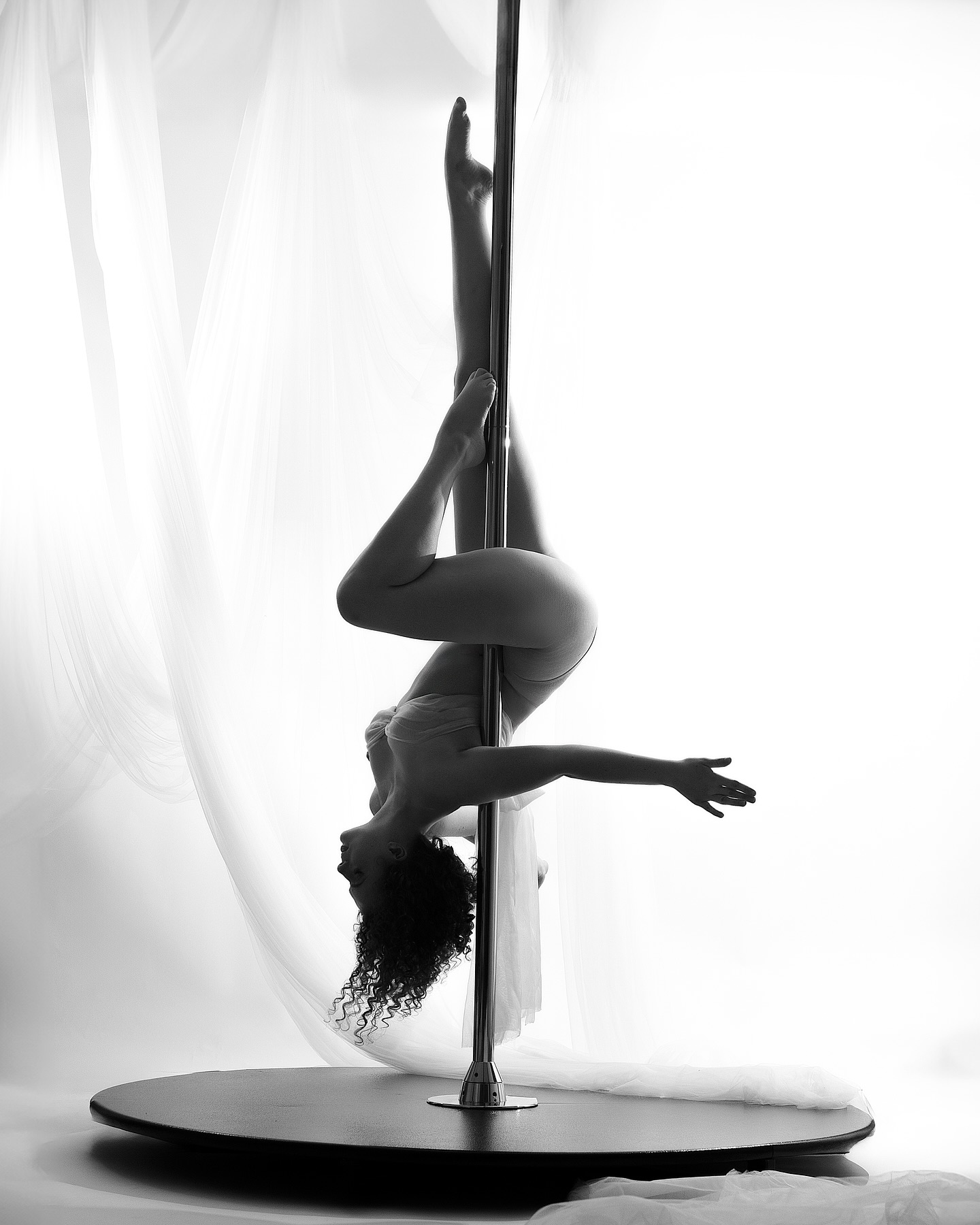 Black & white or color? I can’t decide 🤩.
Studio @labohemelisburn
Makeup @debbie.mckibbin
This session with Brodie gave me so much to work with—movement, texture, and the kind of light that transforms everything. I edited a mix of color and black & white because each brings out something different in the images.
Curious which one you’re drawn to more—let me know?
#MesinaPhoto #DancePhotography #PoolDance #BWPhotography #ColorVsBW #DreamyAesthetic #MovementArt #FineArtPhotography #ContemporaryDance #VisualStorytelling #lisburn #lisburnstudio #northernirelandphotographer #northernireland