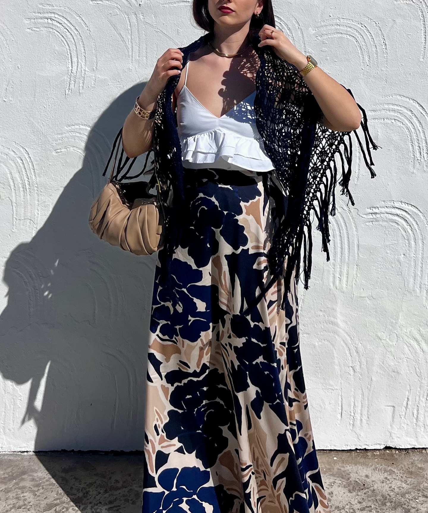 Descubre nuestros nuevos chales de crochet hechos a mano
Presentamos una pieza fluida, ligera y elegante, tejida en azul marino profundo.
Transforma cualquier look de invitada sin necesidad de comprar un vestido nuevo.
Flecos artesanales, caída preciosa y diseño atemporal.
Ideal para bodas, comuniones y cenas especiales.
Se puede personalizar en otros colores.
Edición limitada.
Disponible en www.happycloudshop.com
Hecho bajo demanda.
Recogida gratuita en tienda (Castellón de la Plana).
envío gratis a toda España
#modaartesanal #chalexclusivo #hechoamano #edicionlimitada #invitadaperfecta #bodas2025 #lookinvitada #modaespañola #hechoenespaña #invitadaboda #modamujer #accesoriosmoda #estiloBoho #chalartesanal #modaslow #comunion2025 #ropaúnica #castellóndelaplana