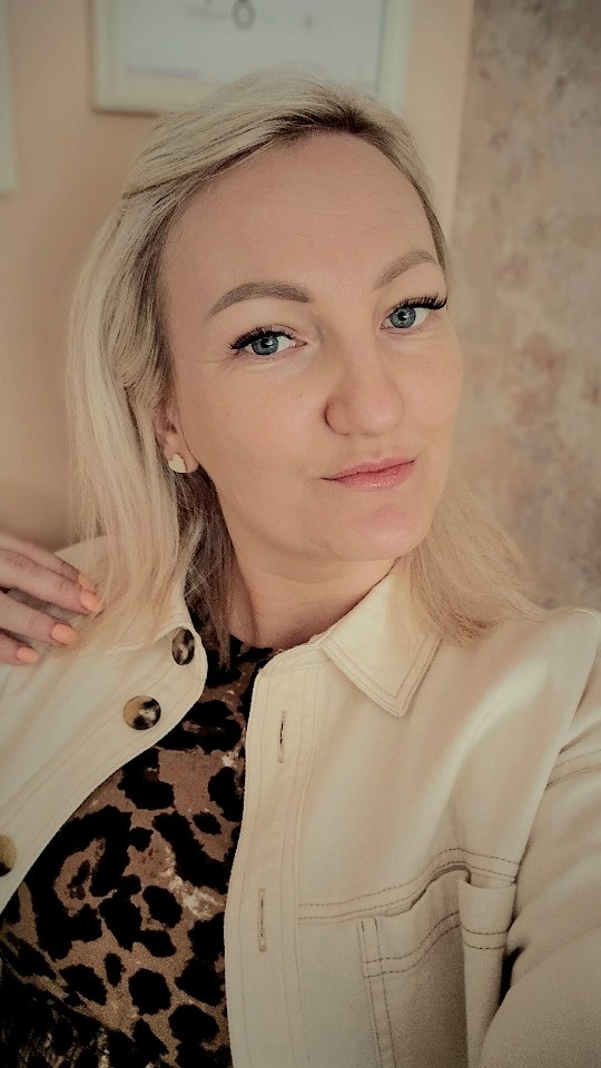 Busy day, happy clients! So grateful to be providing treatments that make a real difference. 🙏 Ready for some pampering and care? Check out our treatment menu and book online: www.garnetbeauty.co.uk
#garnetbeautyandskincare #tatjanasenkova #newburyberkshire #wellnessjourney #mlduktherapists #holistichealing #tatjanasenkova