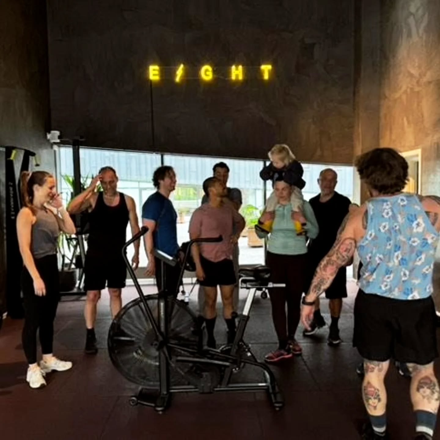 Okay everybody get ready for a group pic. 😁📸
The Saturday morning classes are always great.
That weekend vibe is just special, a little closer. This really is valuable time and I truly appreciate when people actually choose to spend that time with me at @eightlife.dk .
Everybody is in a good mood and not thinking about that 9 o'clock meeting. Good times.