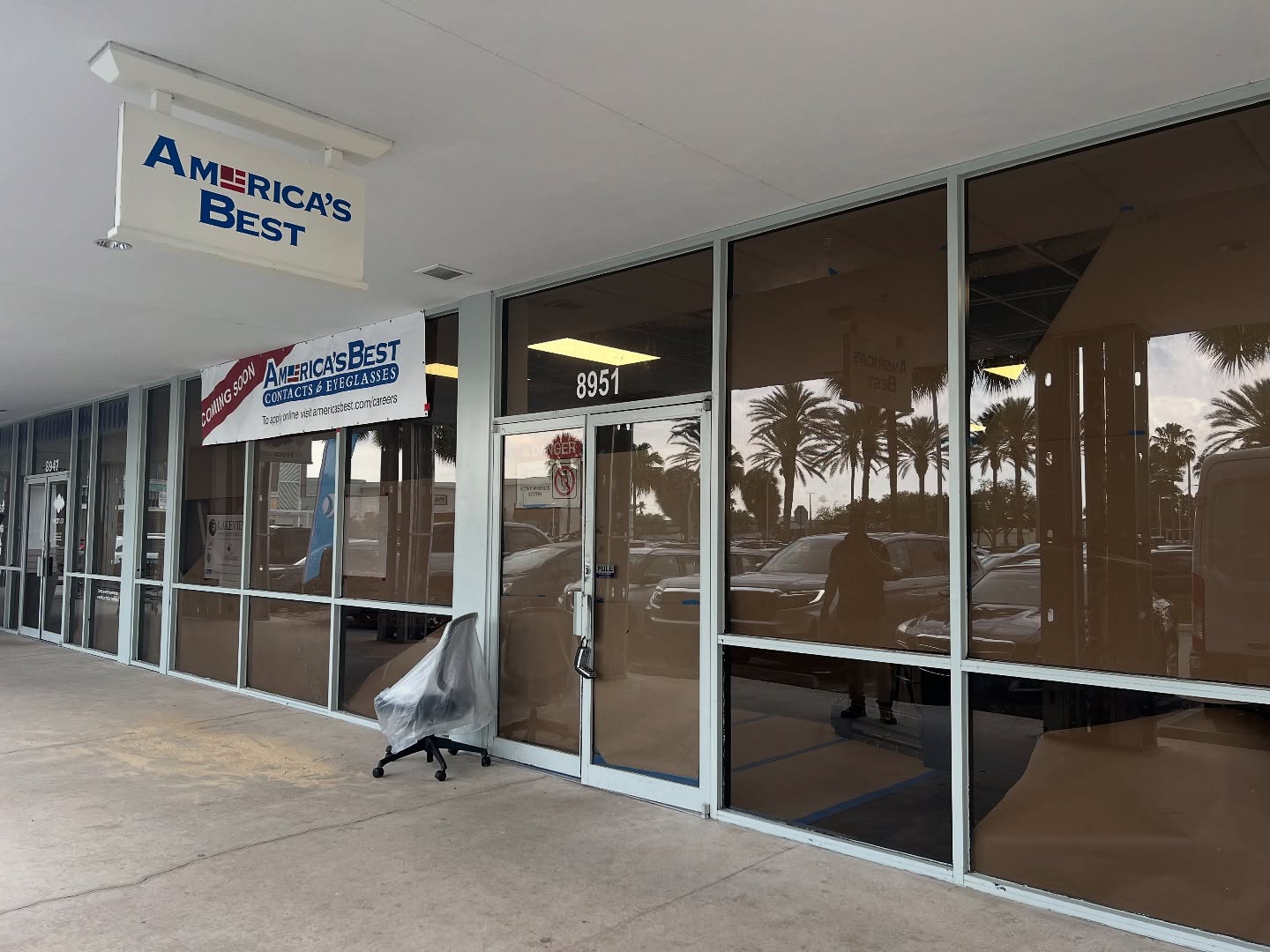 We do glass! Shower doors, mirrors, impact windows & doors, non-impact windows, window glass, office partitions, storefronts, window glass replacements, window resealing and more in Miami.
5 star rated and proven to provide the quality you deserve! Call us today! 786-586-3156