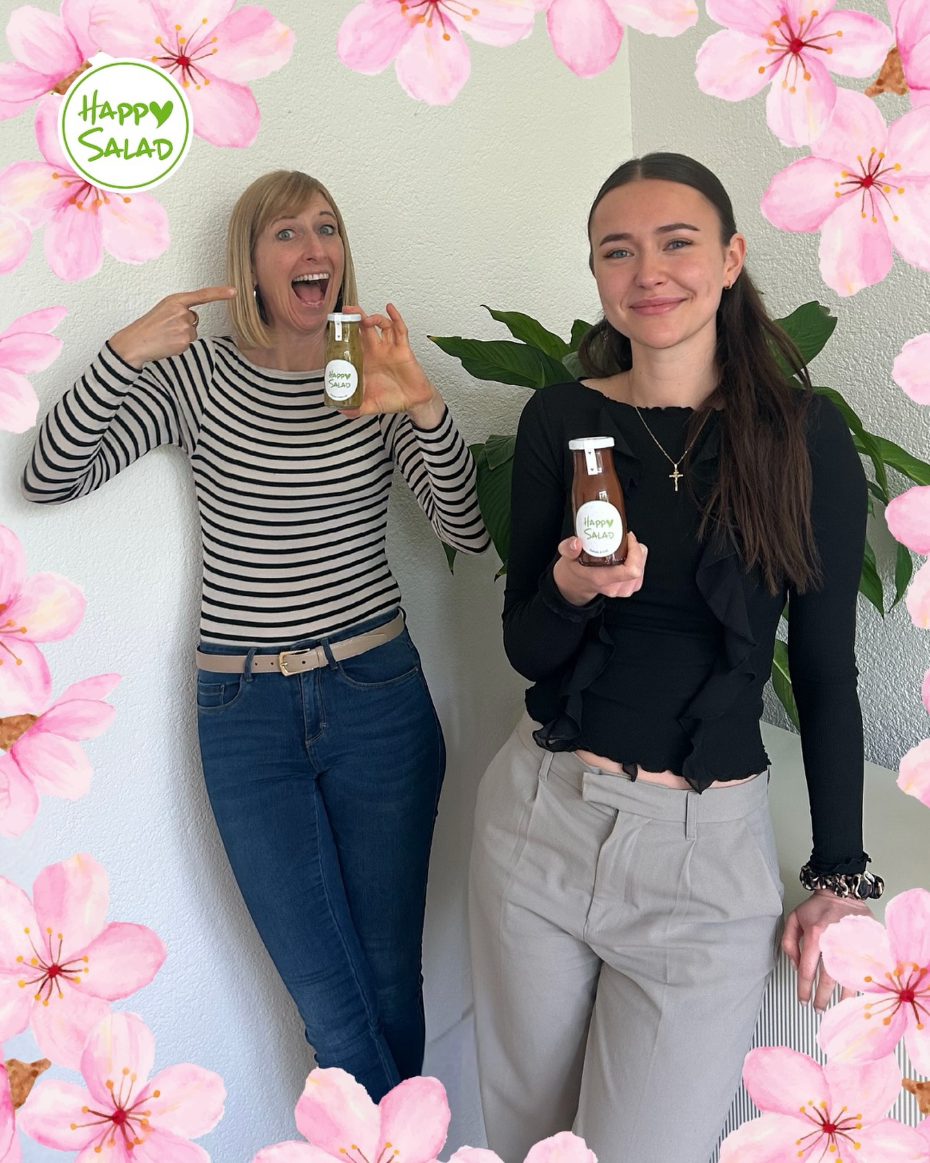 Gemeinsam lachen, genießen und den Geschmack der Saison feiern! 😊🌸 Mit unserer neuen Sorte - dem Rhabarber & Ingwer Dressing - wird jeder Salat zum Frühlingshighlight! 🥗
Schau für leckere Rezepte gerne auf unserem Blog vorbei.
BE HAPPY & STAY HEALTHY