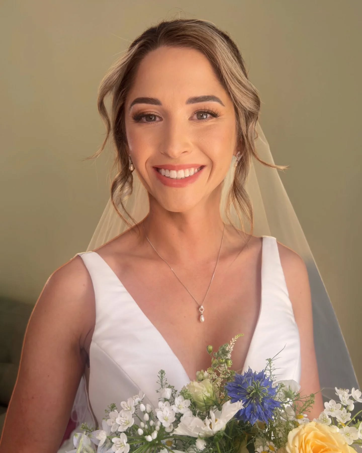 Living for soft, polished boho styles making a comeback!
How stunning does @jennie_ellen look?!?! Swipe to see more!
Dream team
πββοΈ @occasionhairbymegan
π@bridalmakeupbysam
π @cissbury_
π@wildbotanicalsfloraldesign