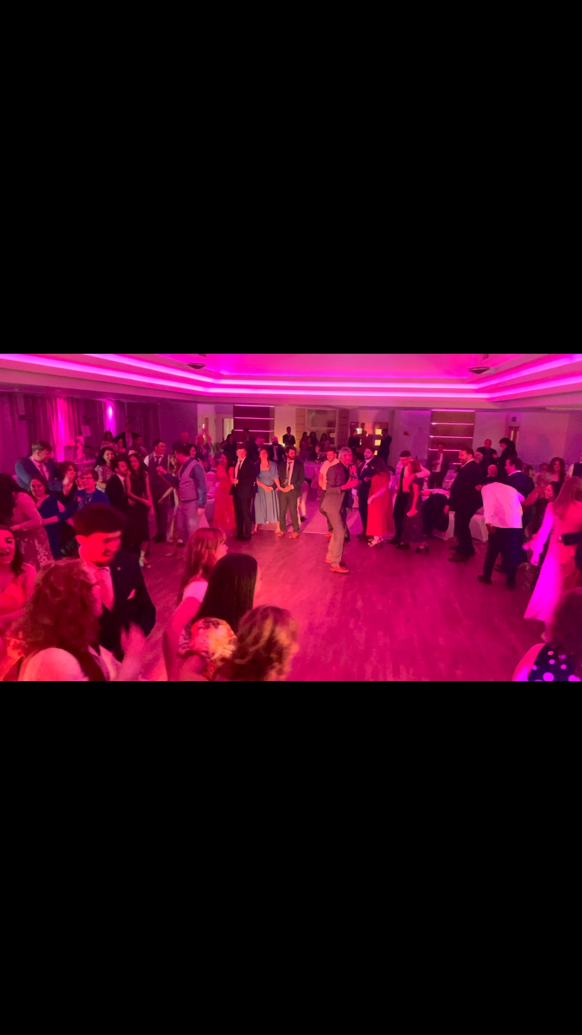 The Ceilidh King 🙇A great night of ceilidh, rock, pop and Indie with @matthewhowesmusic @ro_barrett @tristanevansgtr @alleyaviolin and @michaelleeuk #weddingband #Irishmusic #irishtrad ##weddingentertainment #entertainmentindustry #livemusic #coverband #Irishweddingbanduk #functionband #rockcoversband #miraclecure_band #thescene #indiecoversband #ibanez #ibanezprestige #fishman #martinaudiolondon #voxampsuk #weddingbands #corporateevents #irishtrad #Irishmusic #turbosound #eventsplanner #ceilidh #ceilidhband #corporateeventplanner #corporateevents #myweddingsuppliers #folkweddingband #miraclecure_band