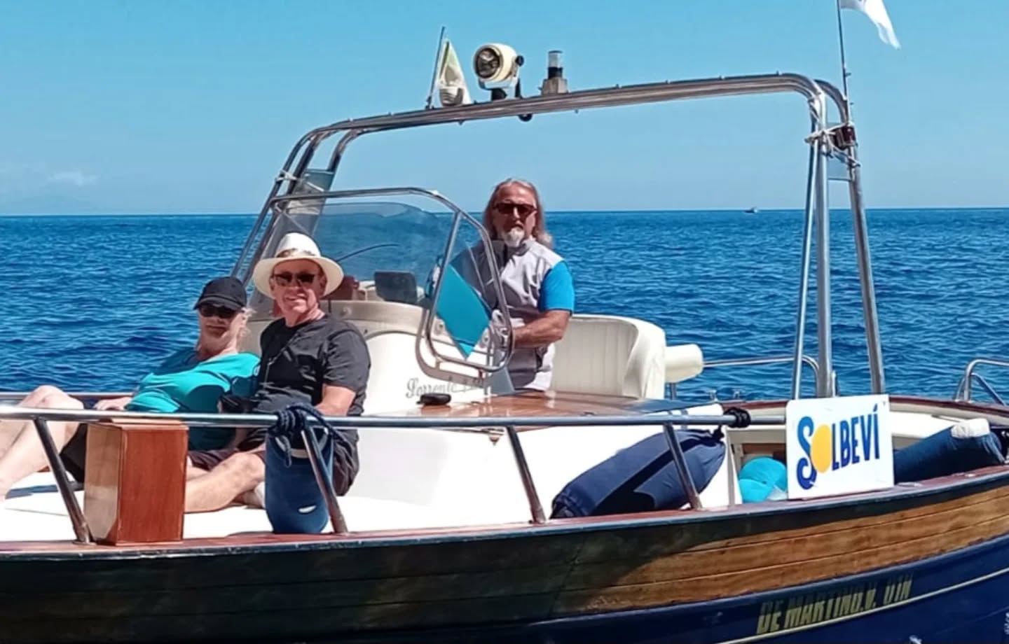 #Capriexcursions@gmail.com
#solbevi_official
#Caprisea