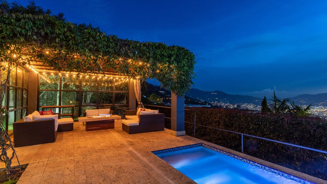 Embrace the art of slowness and create a life that's more intentional and mindful. Slow down to truly appreciate the beauty around you. 🌿✨ Link in Bio
#MindfulLiving #ArtOfSlowness #WellnessDesign #MindfulArchitecture #SustainableLiving #mindfulspaces
Read more @moss_greenlifestyle