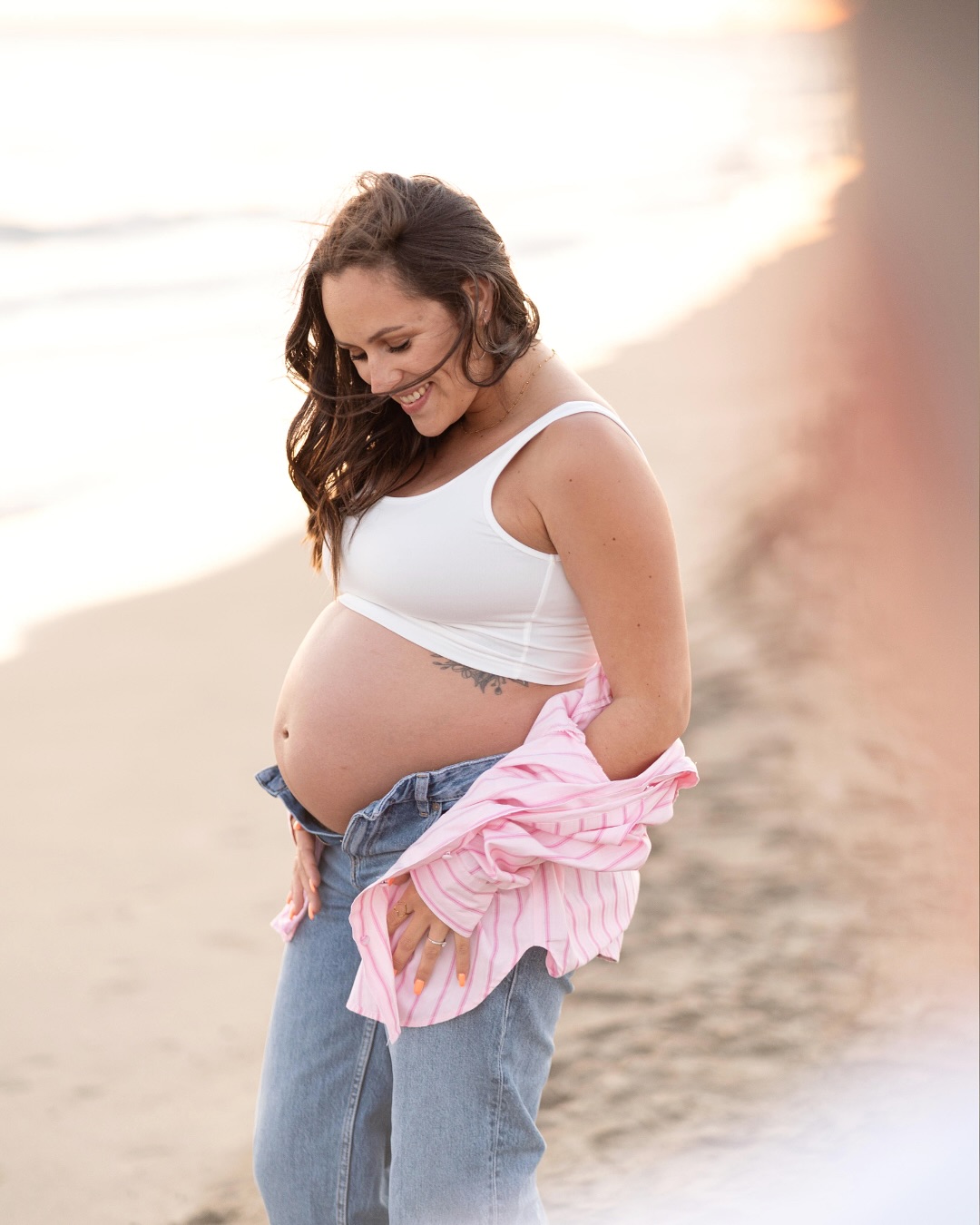 Quoi de plus joli que de célébrer l’amour en créant la vie… M&G 🤍
Séance photo grossesse | Grossesse photographie | Shooting grossesse | Séance photo maternité
#shootinggrossesse #couple #photogrossesse #plagedelespiguette #shootingplage #seancephotoplage #regioncamargue #seancephotogrossesse #grossesse #mumanddad #futursparents #seancephotocouple #seancephotomaternite #shootingphotogrossesse #seancephoto #photographenimes #photographemontpellier