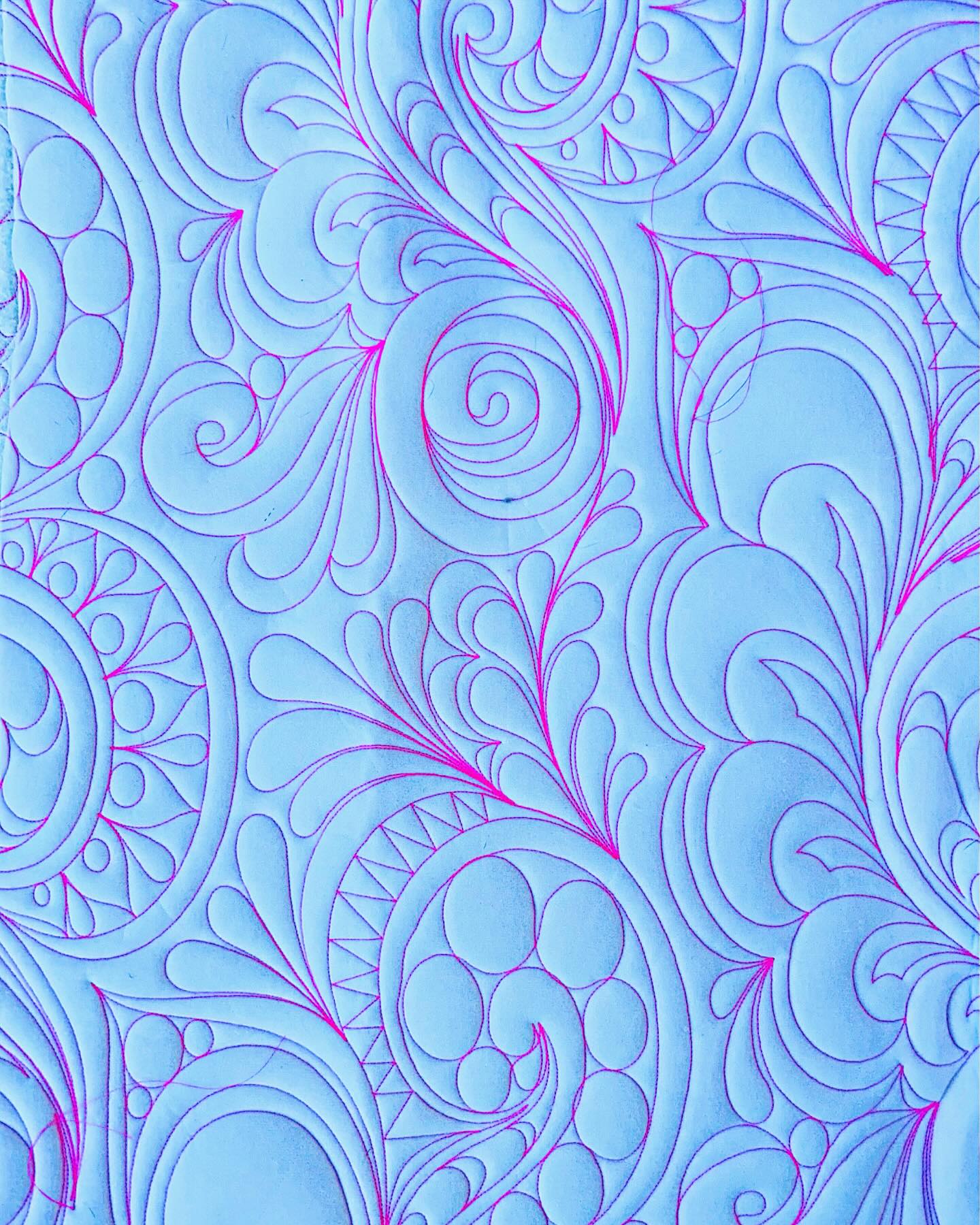 Joining @charmaboutyou for #saturdaynightcraftalong working on a few super fun #graffitiquilting projects!
#graffiti #karleeporterdesigns #quilting #quiltingismytherapy #quiltersofinstagram #vlieseline #longarmquilting #longarmquilter #aurifilthread #neonpink #aurifil #aurifil50wt #quiltersgonnaquilt #quilt #quilted #quiltprojects #newproject #greatbritishquilter #quiltstagram #quiltersofawesome #handiquilter #quiltingisfun #quiltingismysuperpower #quiltersgonnaquilt #makersofinstagram #sewcreative #sewing #sewingaddict