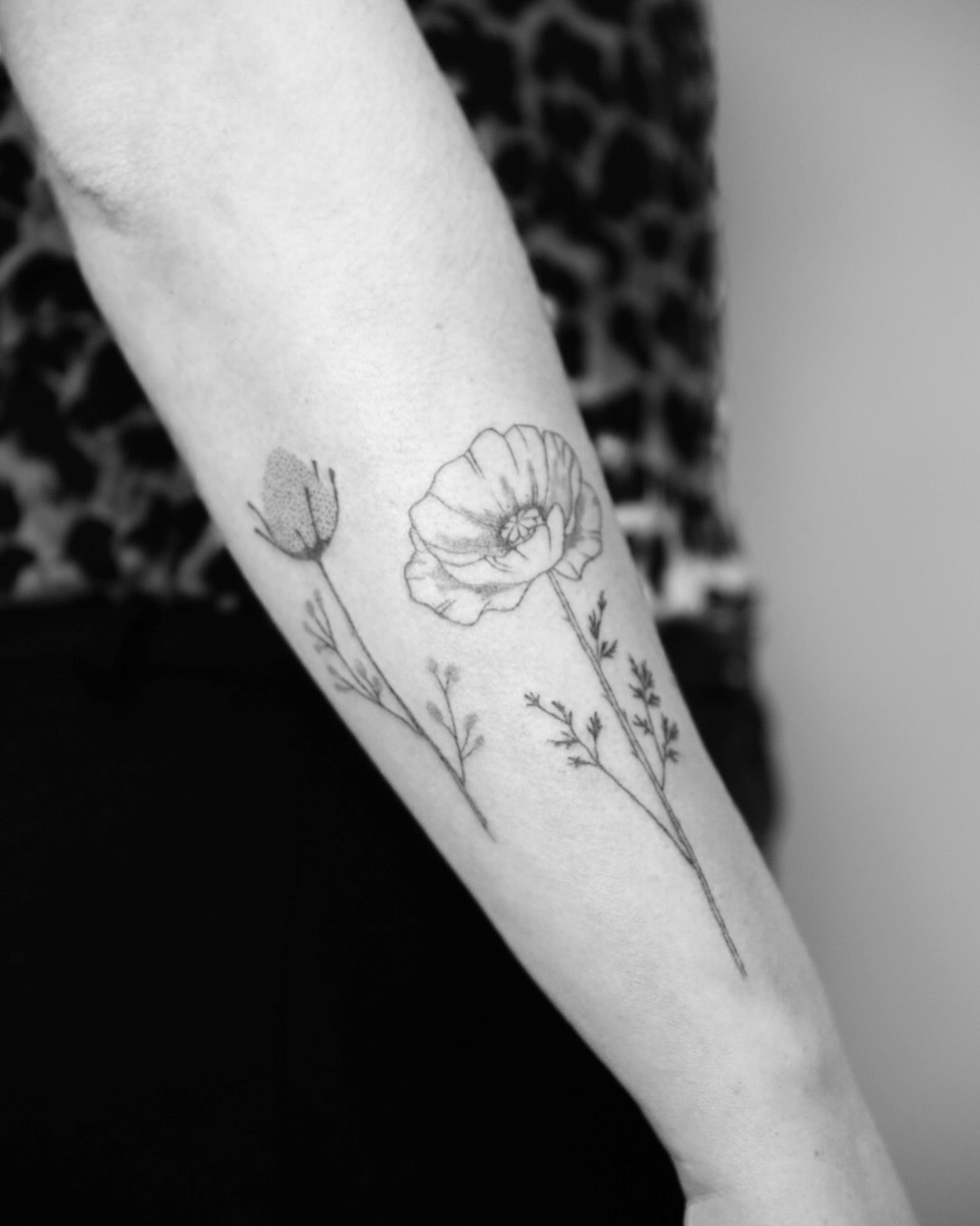 anfang unseres wildblumenwiesenstücks
(work in progress)
merci madleine
#handpoketattoo
#floraltattoo
#wildflowertattoo
#botanicaltattoo
#blumenmotiv
#tattooinspiration
#tattoomagic
#finelinetattoo
#naturetattoo
#tattoojournal
#inkedwithlove
#tattoodesign
#blumenliebe
#weimartattoo
#erfurttattoo
#jenatattoo