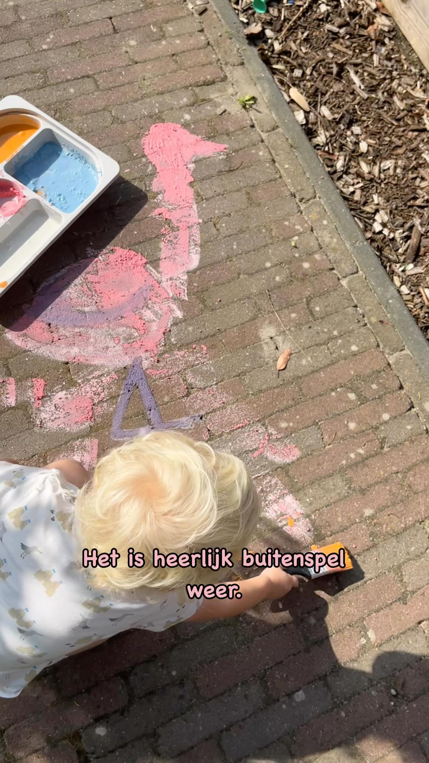 Lekker naar buiten! Samen creatief vind ik het allerleukste wat er is.
#creatief #sketchbook #tekenen #kleuren #tekenenkunjeleren #kleuters #peuters #kleuterwereld #kleutertips